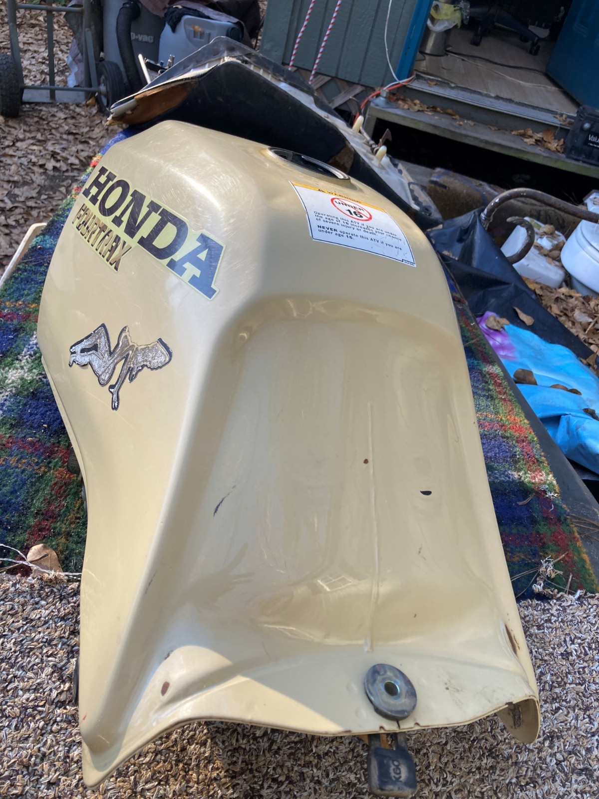 USED OEM 93-00 HONDA TRX300 TRX300FW 2x4 FOURTRAX YELLOW FUEL TANK with petcock