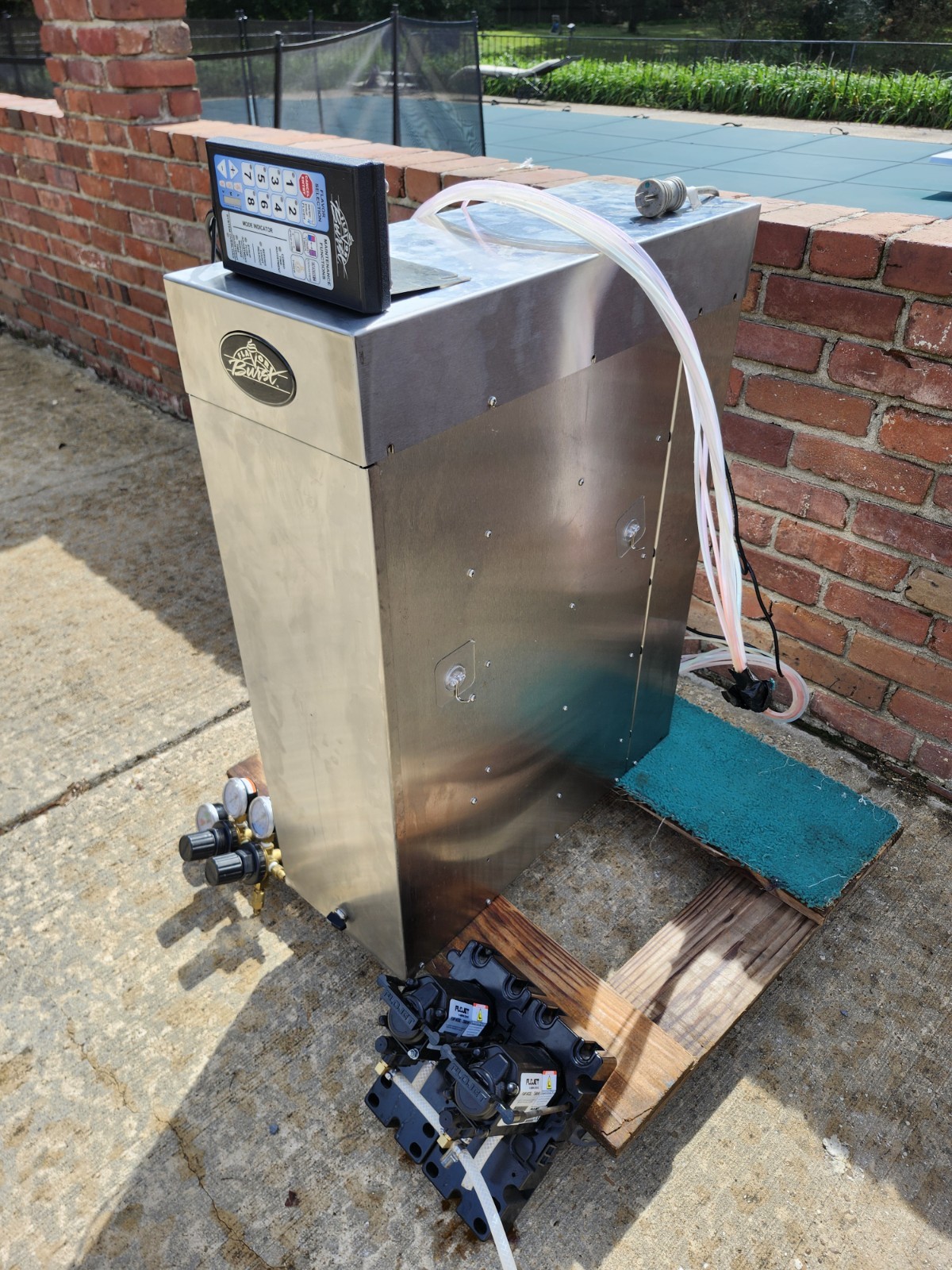 FLAVORBURST FB80S-08 Frozen Beverage Flavor Injector with Pumps and gauge