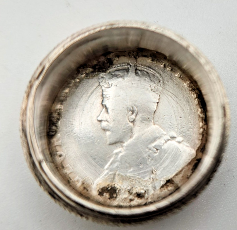 Indian Colonial 1918-25 Rupee Coin Silver Coin Pill Box George V King .917%