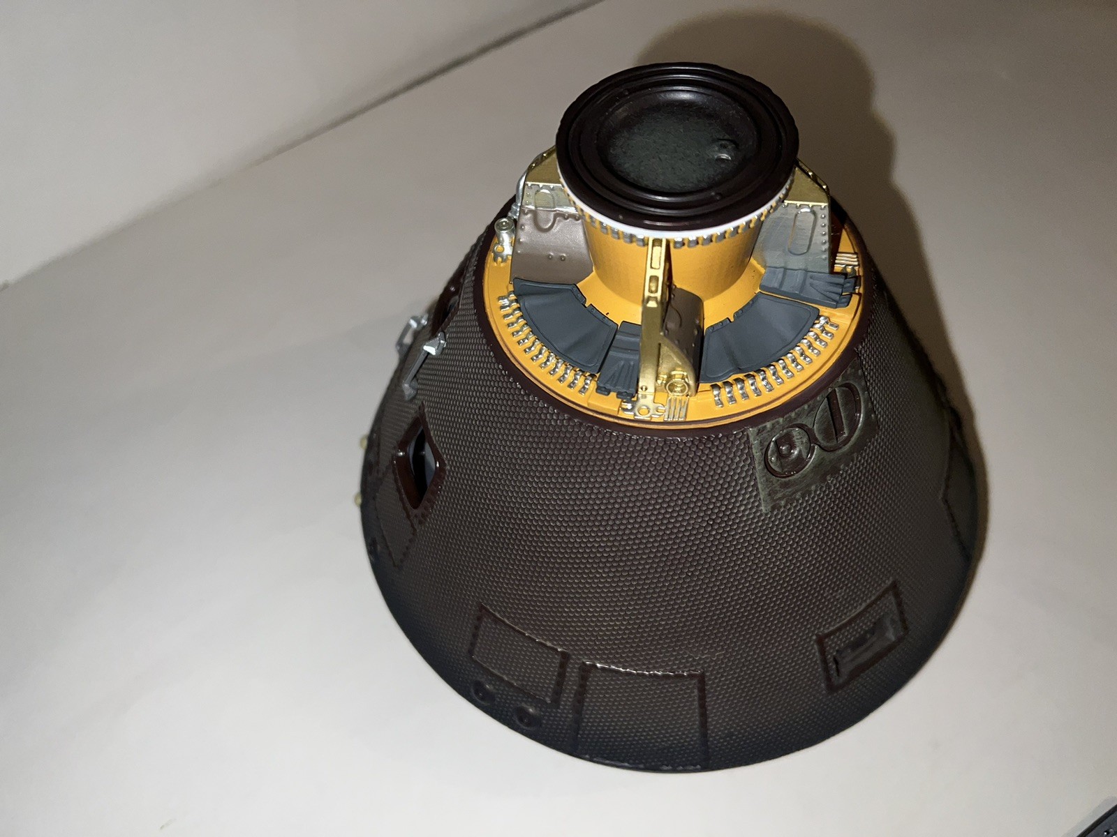 NEW 1/25 Daron Executive NASA Apollo 11 Spacecraft Capsule Command Module Model