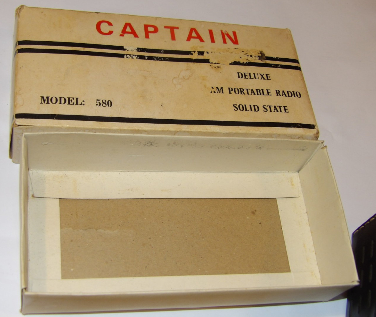 VINTAGE 1960s CAPTAIN DELUXE AM TRANSISTOR RADIO! W/CASE & BOX! HONG KONG!
