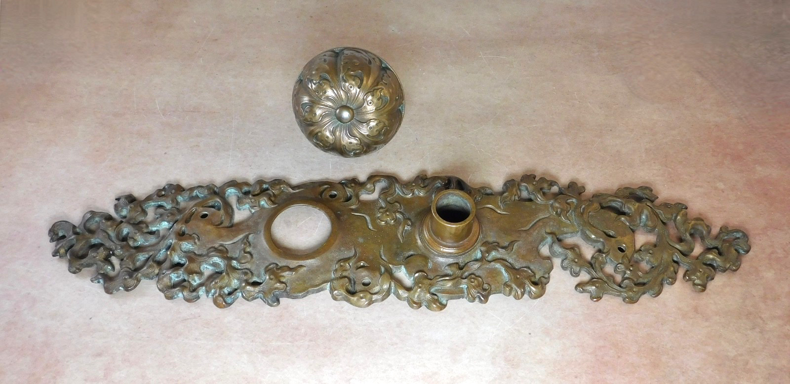 Antique Norwalk Heraldic 1900 brass bronze entrance door knob and plate E-14900