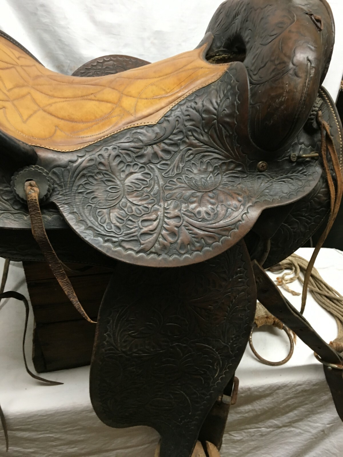 Vtg 1960's American Saddlery P404 leather horse saddle hand tooled Wood Stirrups