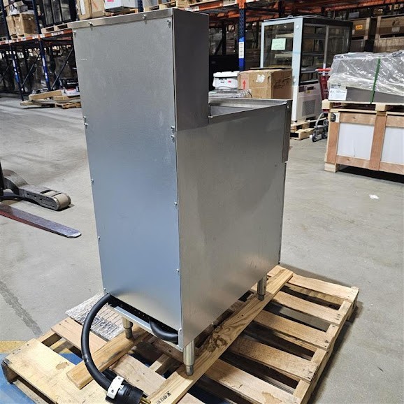 Dean by Frymaster SR114E Super Runner Economy 40 lb. Electric Floor Fryer - 240V