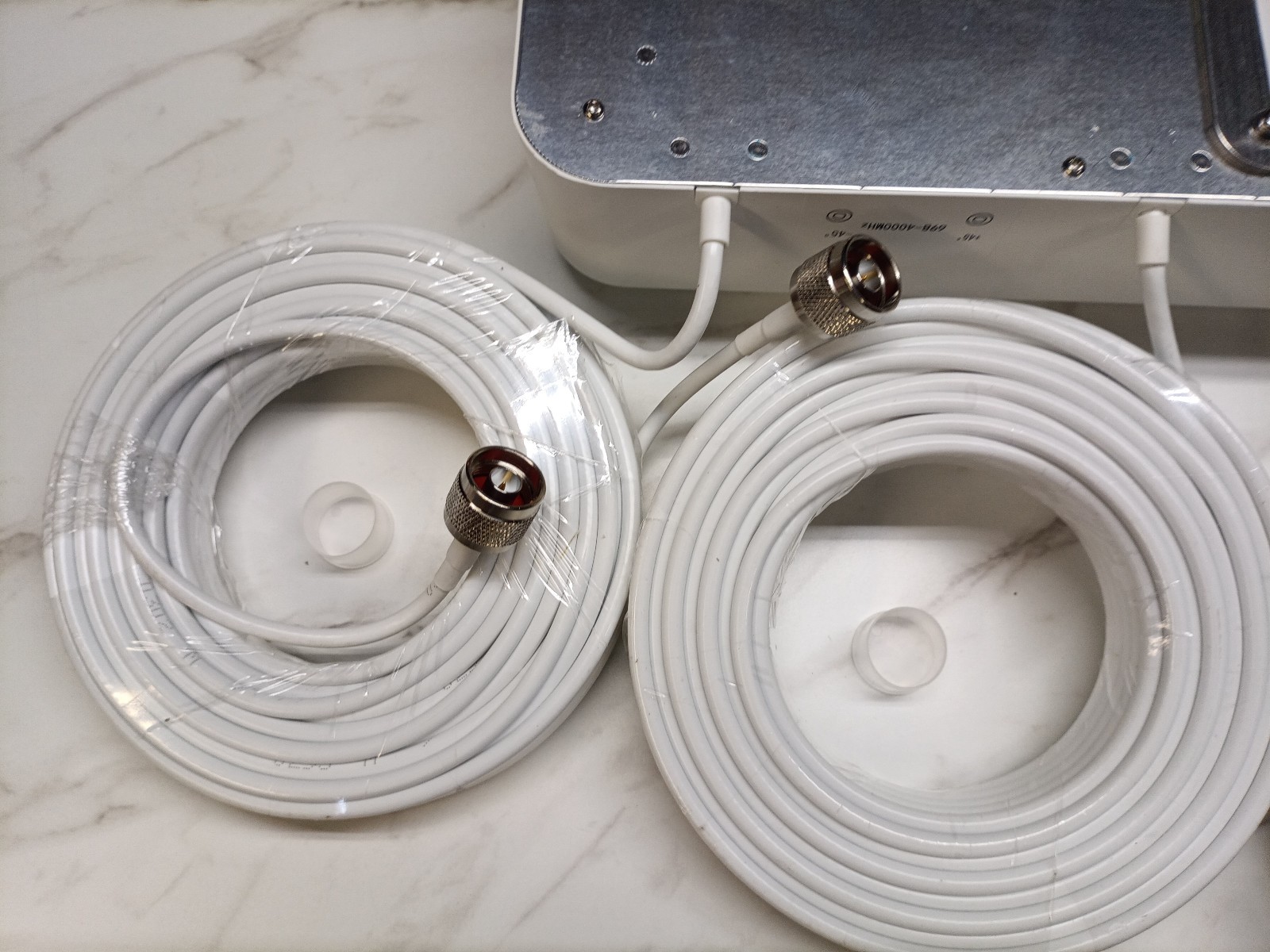 5G 4 x 4 MIMO Directional Panel Antenna 4 Port Wide band GSM 2G 3G SDMA 4G LTE