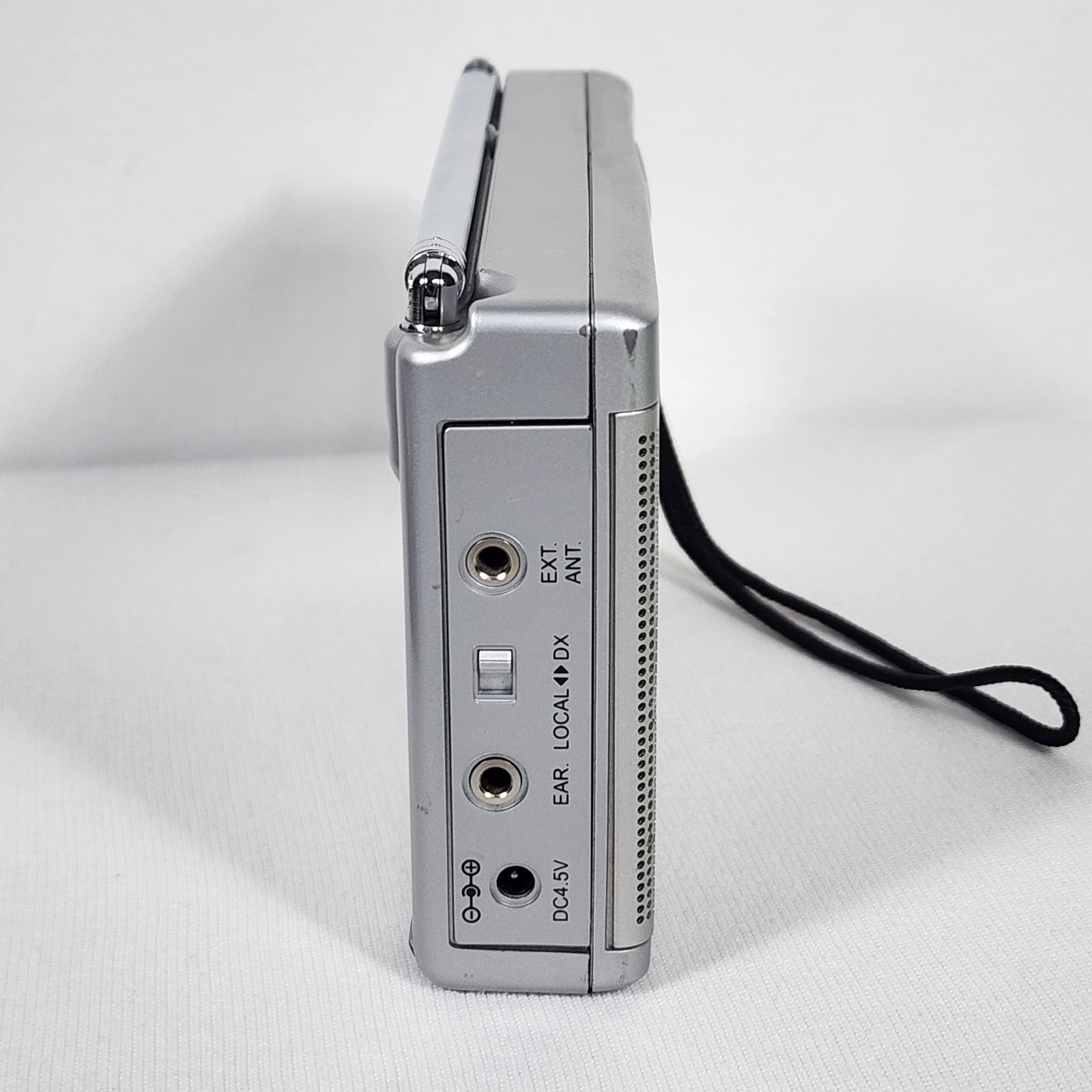 Grundig YB 300PE AM/FM 13 Band SW Shortwave Radio Works