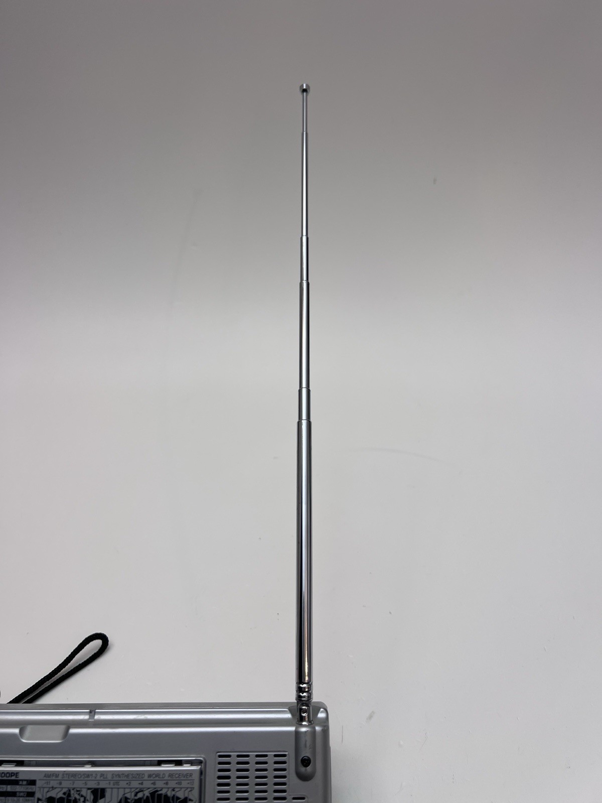 Grundig Model YB 300PE Yacht Boy AM/FM/SW 13 Band Shortwave PLL Portable Radio