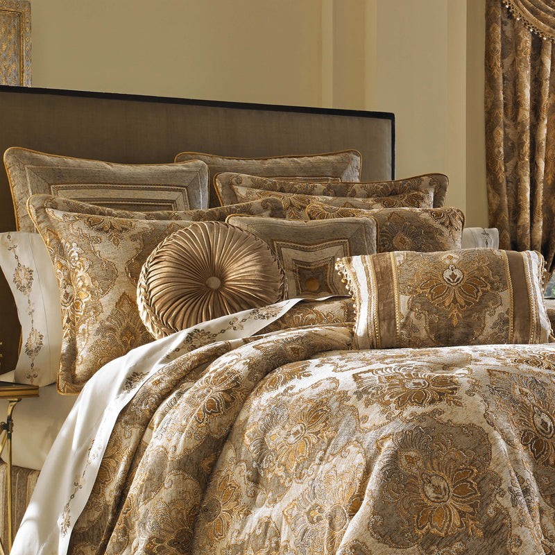 Bradshaw Natural 4-Piece Comforter Set By J Queen