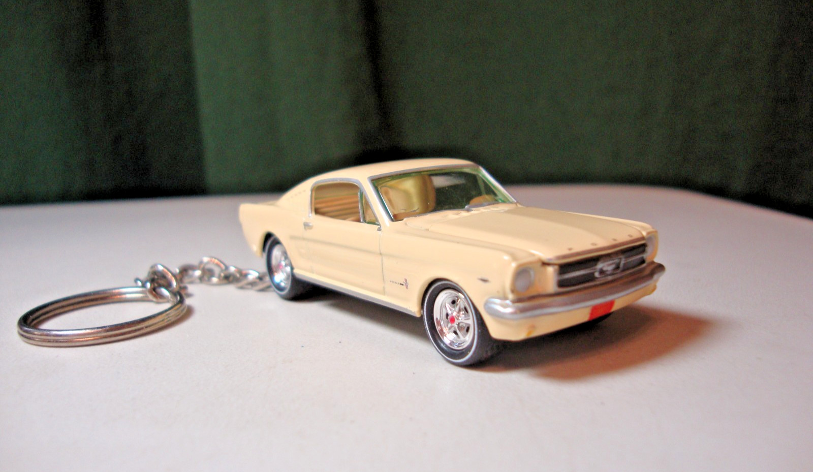 1965 FORD MUSTANG 2+2 New Keychain YELLOW! Key ring Diecast Toy 1964 65 66