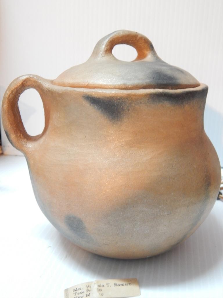 VIRGINIA T. ROMERO(d) VINTAGE MICACEOUS CLAY TAOS PUEBLO INDIAN POTTERY BEAN POT