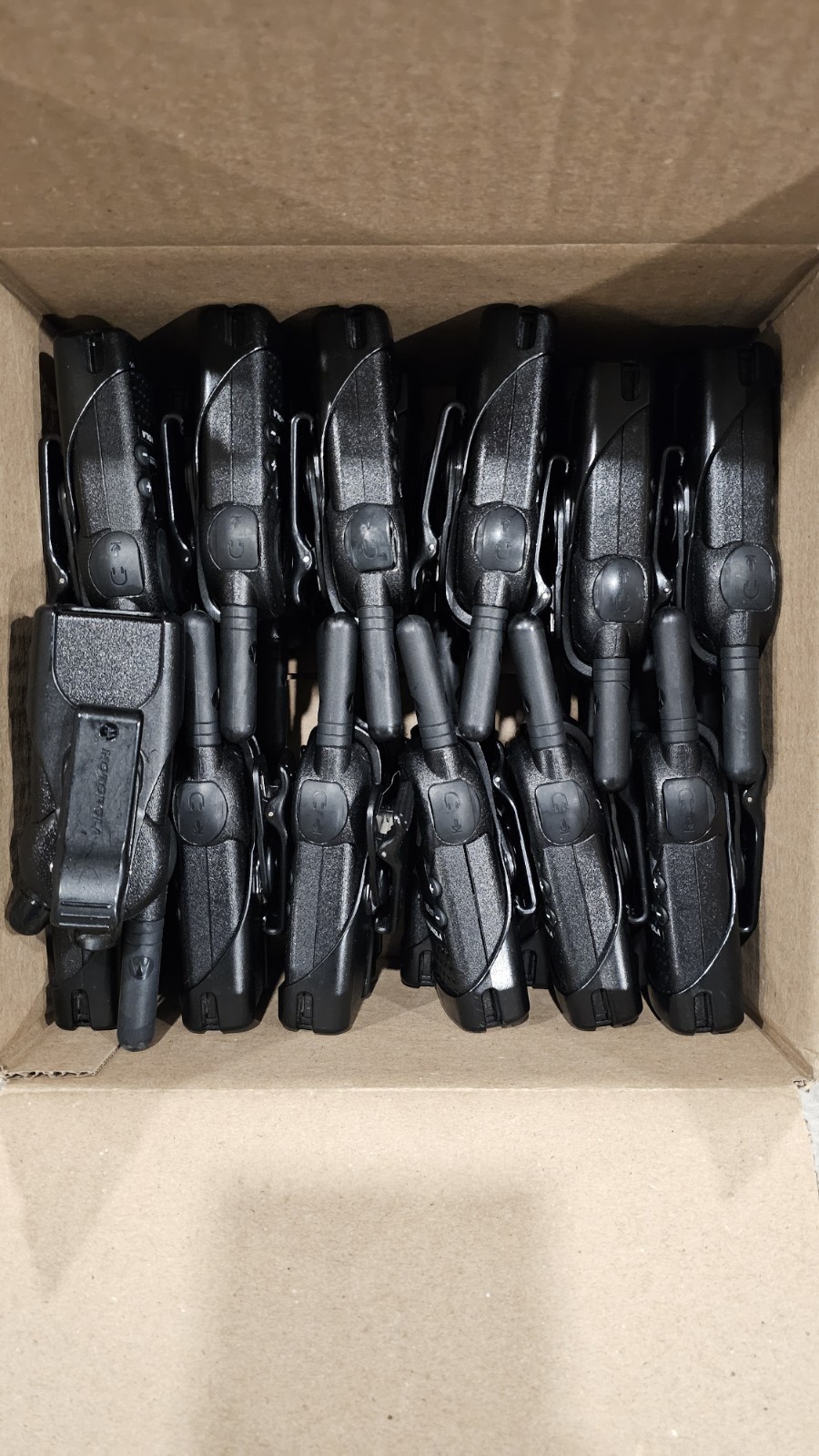 Motorola CLS1410 4 Channel UHF Two-Way Radio with Belt Clip.