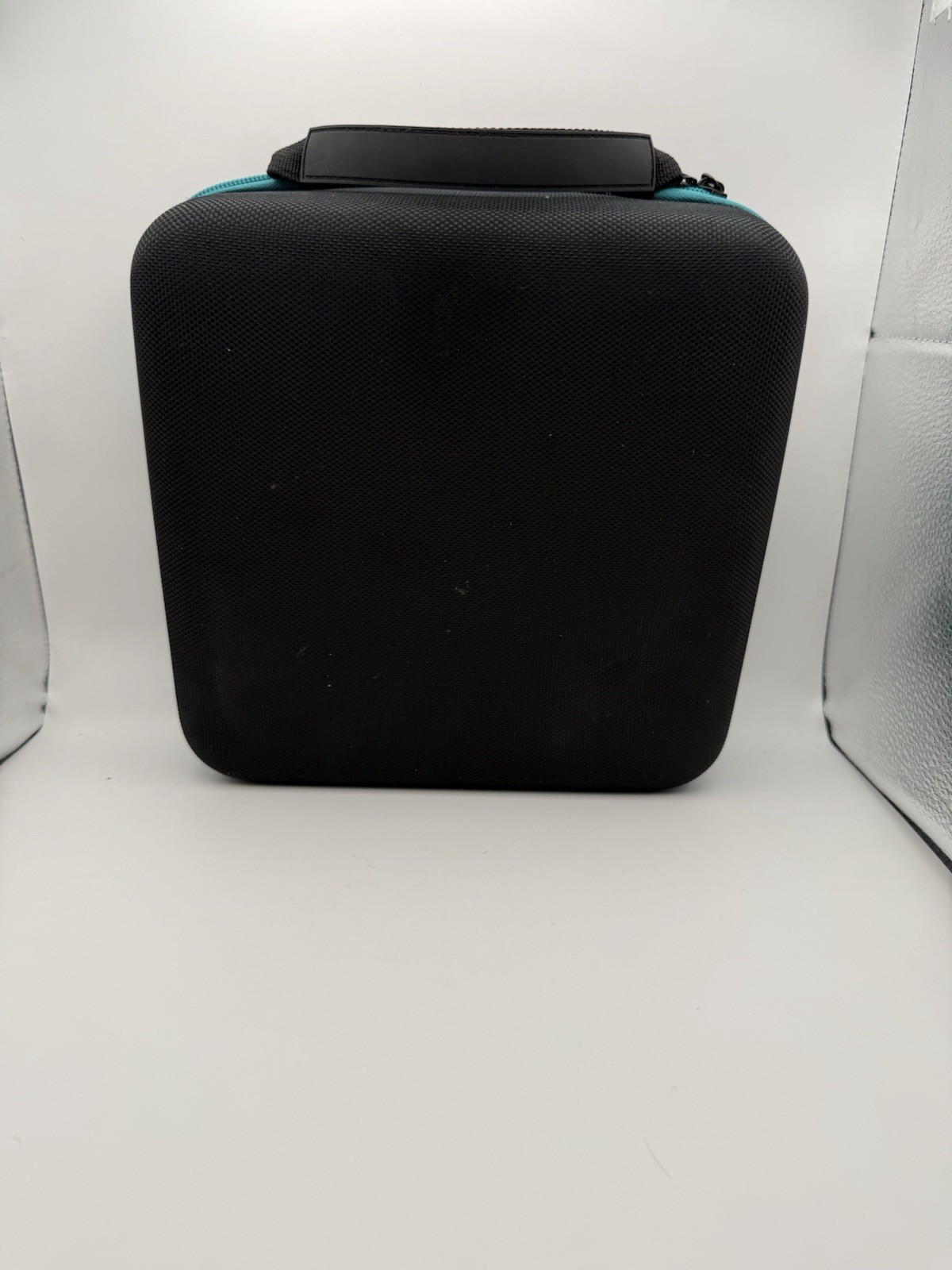 Anki 300-00046 Cozmo Robot With 3 Cubes Charger Case And More POWERS ON; AS-IS!