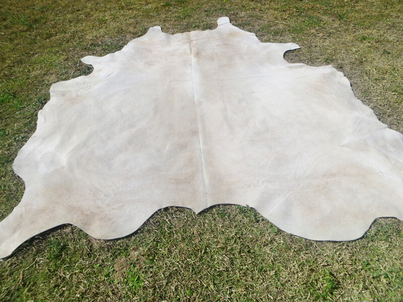MAKE OFFER !! LARGE WHITE Cowhide Rug natural HAIR ON Cow Hide Skin light gray