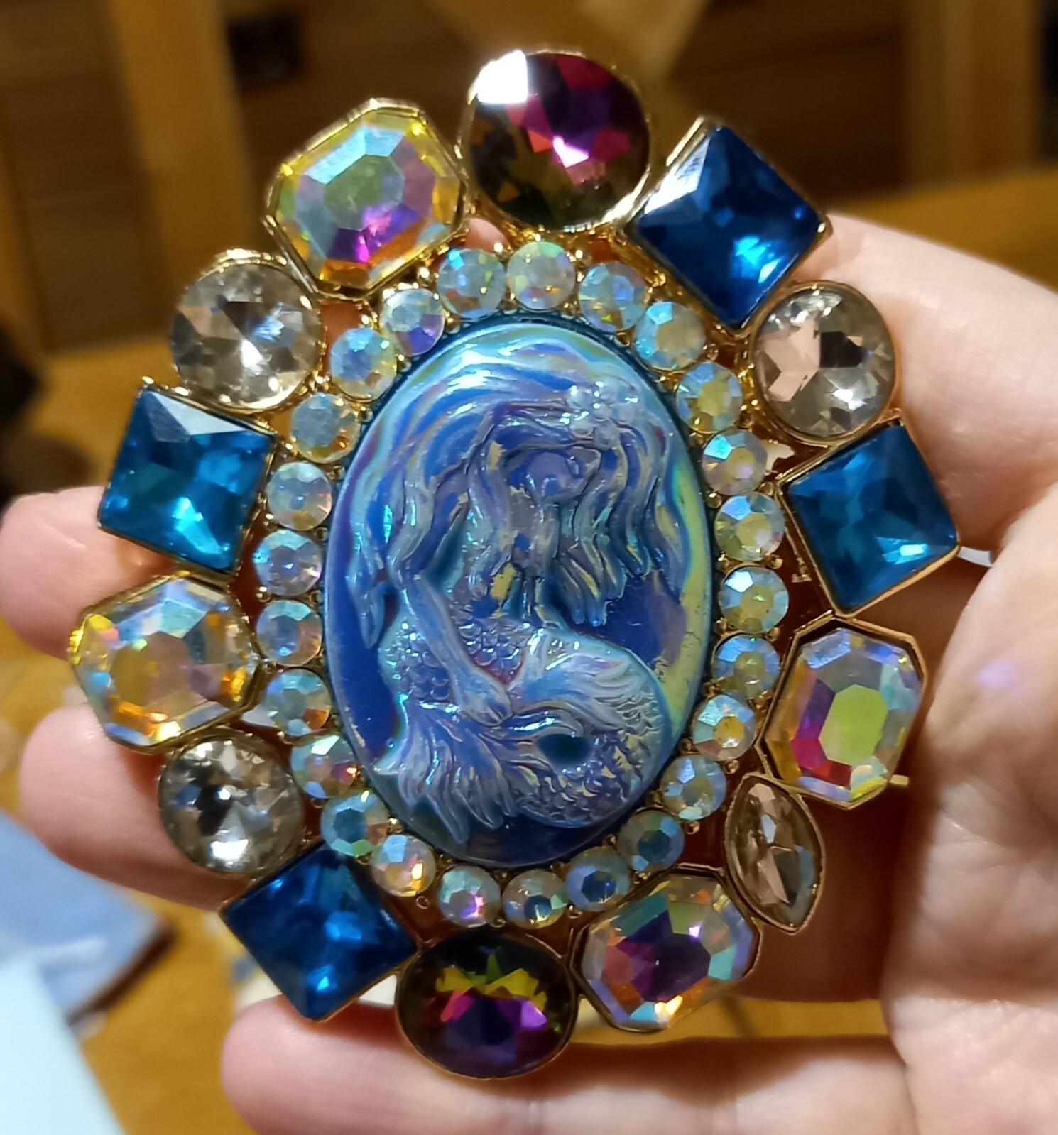 VINTAGE STYLE LARGE GOLDTONE OVAL MISTY IRRIDESCENT HOLOGRAPHIC MERMAID BROOCH