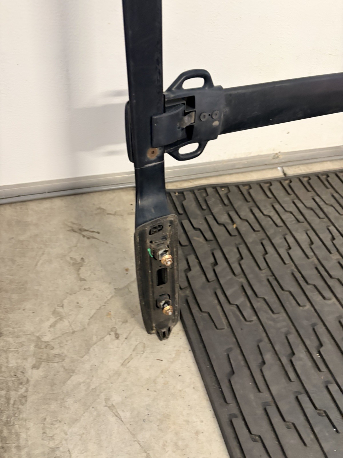 02-07 Subaru Impreza Wagon Left & Right Complete Rack