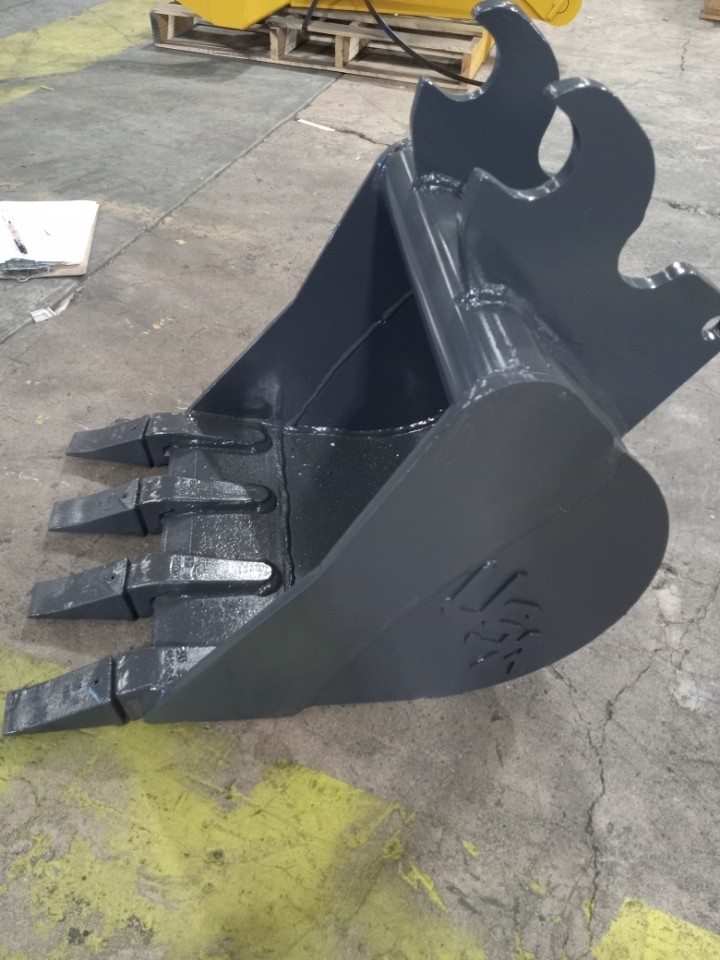 18 Inch Mini Excavator Bucket Fits Machines 5,000 To 6,000 Lbs