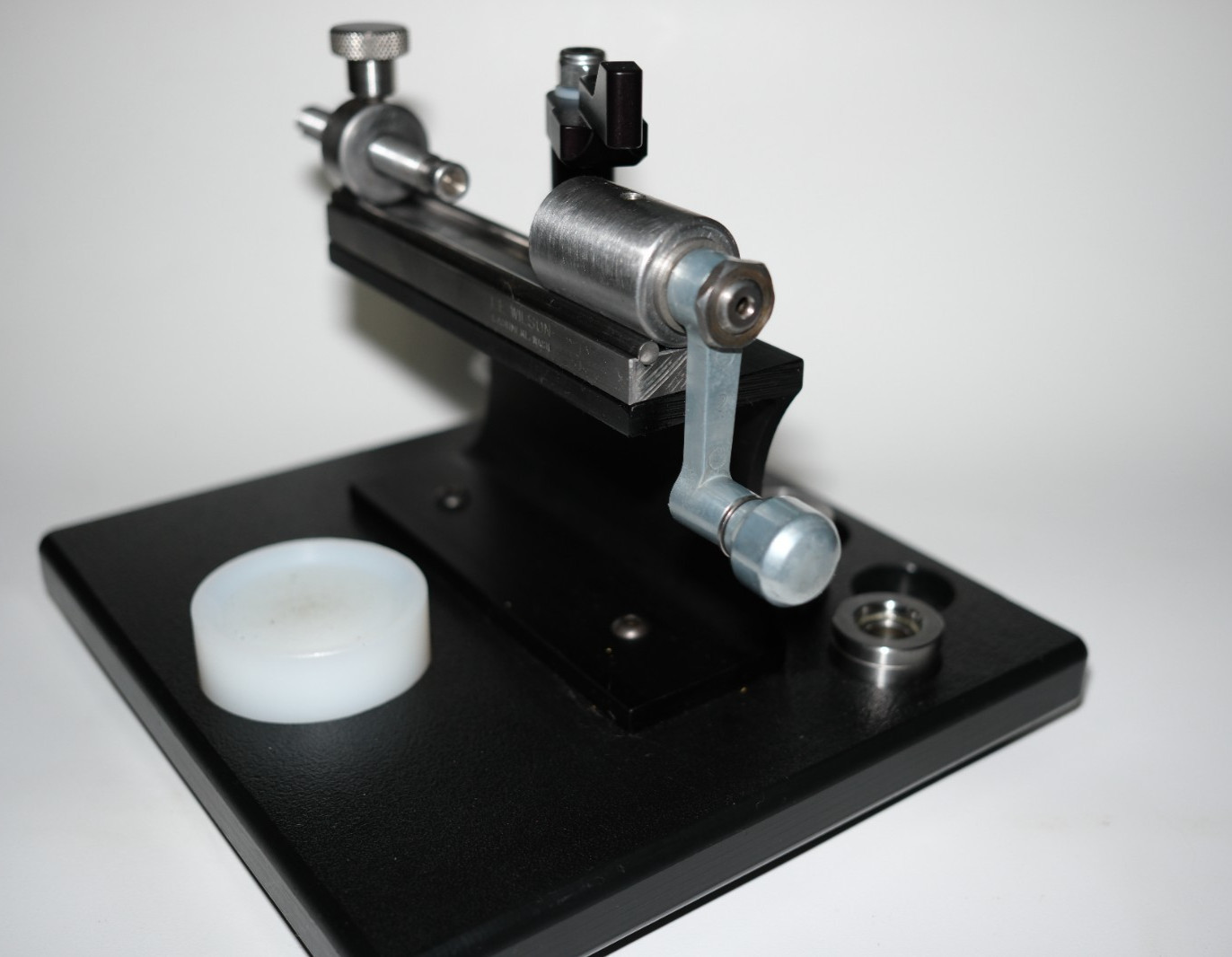 L.E. WILSON / Sinclair Premium Case Trimmer with Stand, 5 case Holders