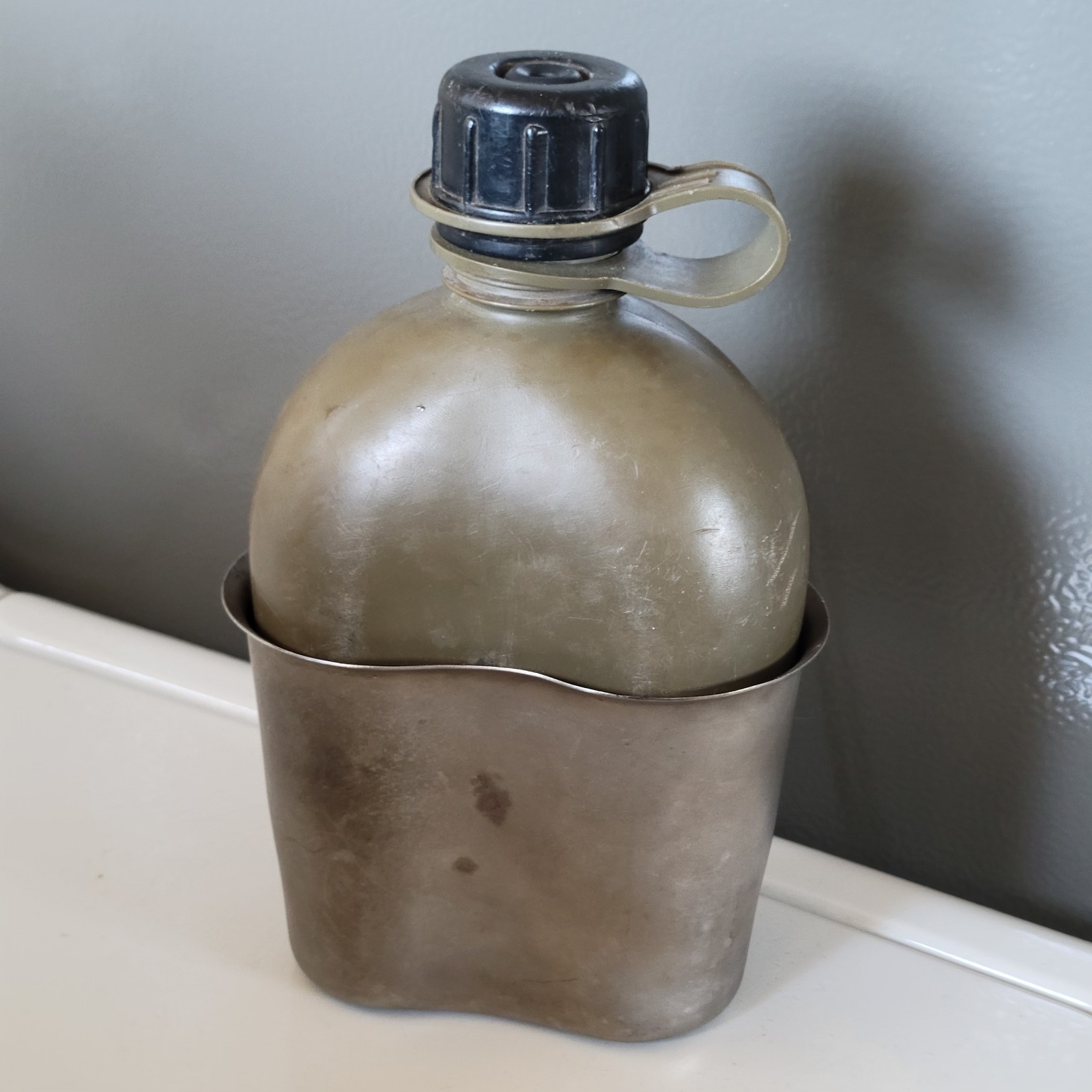 Vintage 1976 US Military 1 Qt Hard Plastic Canteen & Aluminum Cup Field Gear