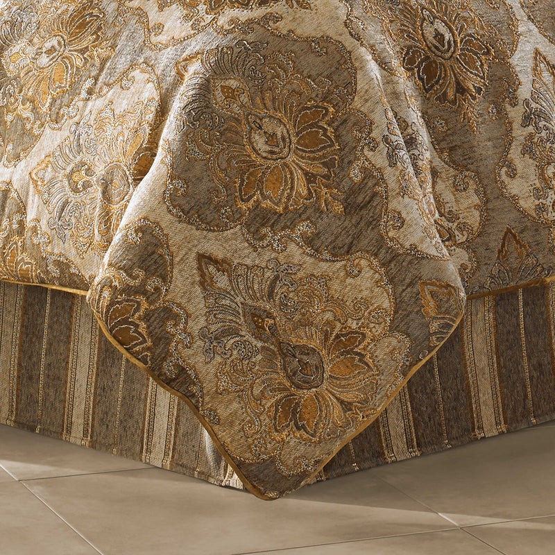 Bradshaw Natural 4-Piece Comforter Set By J Queen