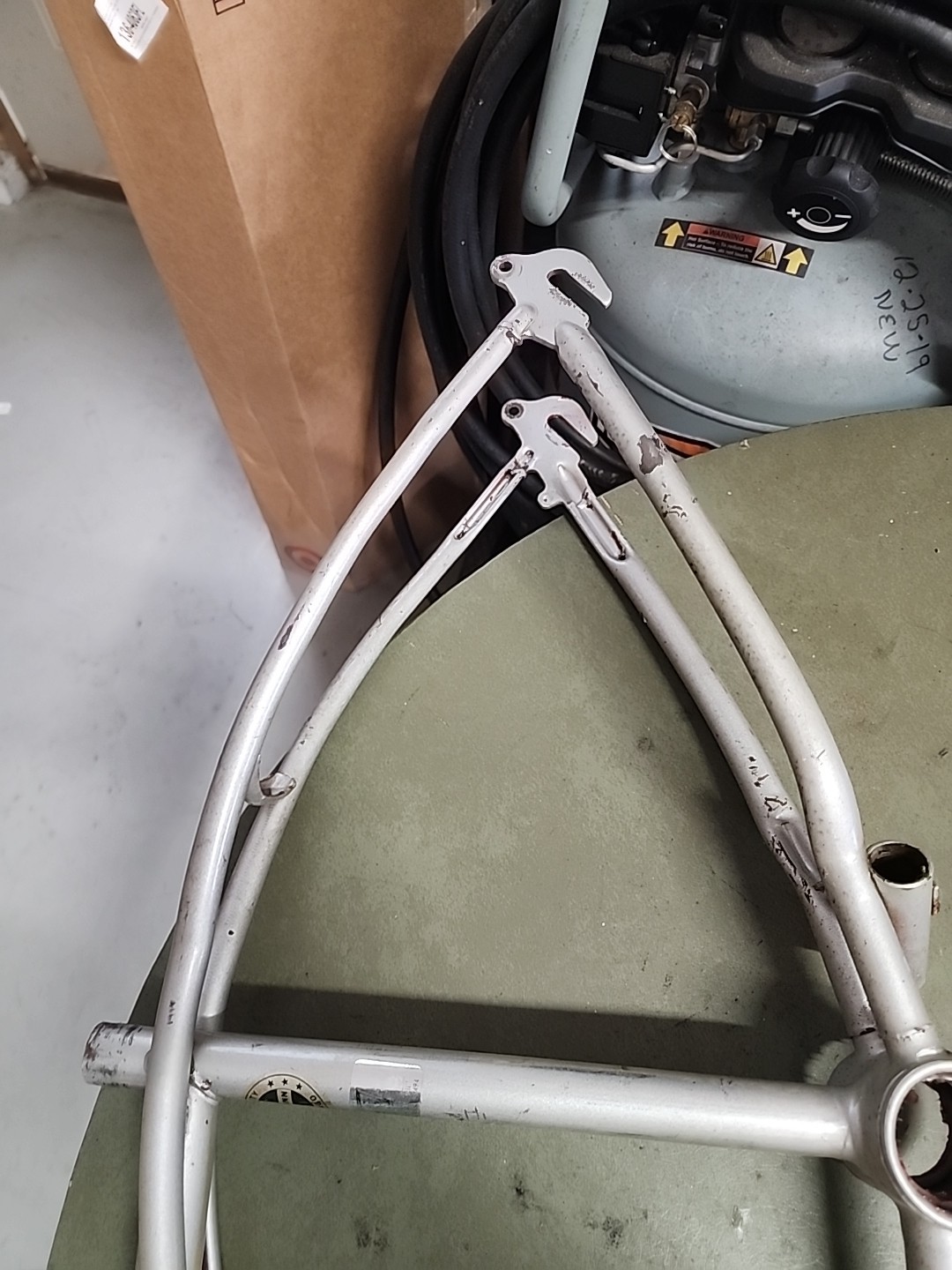 1975 SCHWINN STINGRAY SCRAMBLER BMX 20 INCH SILVER FRAME KICKSTAND HEADBAGE L$$K