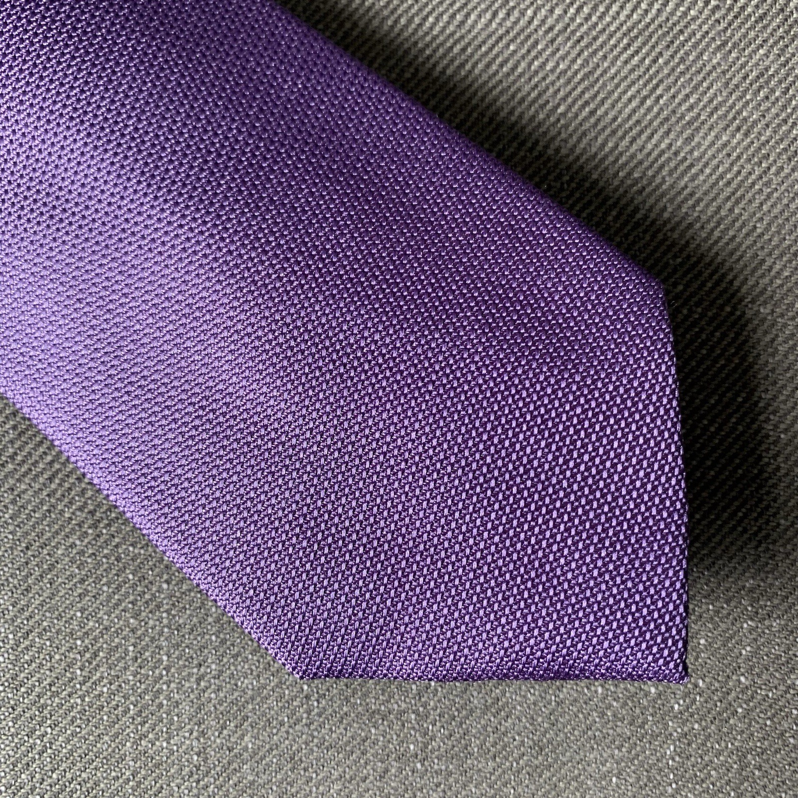 Calvin Klein Men's Neck Tie Purple Solid Silk Blend MSRP $69.50