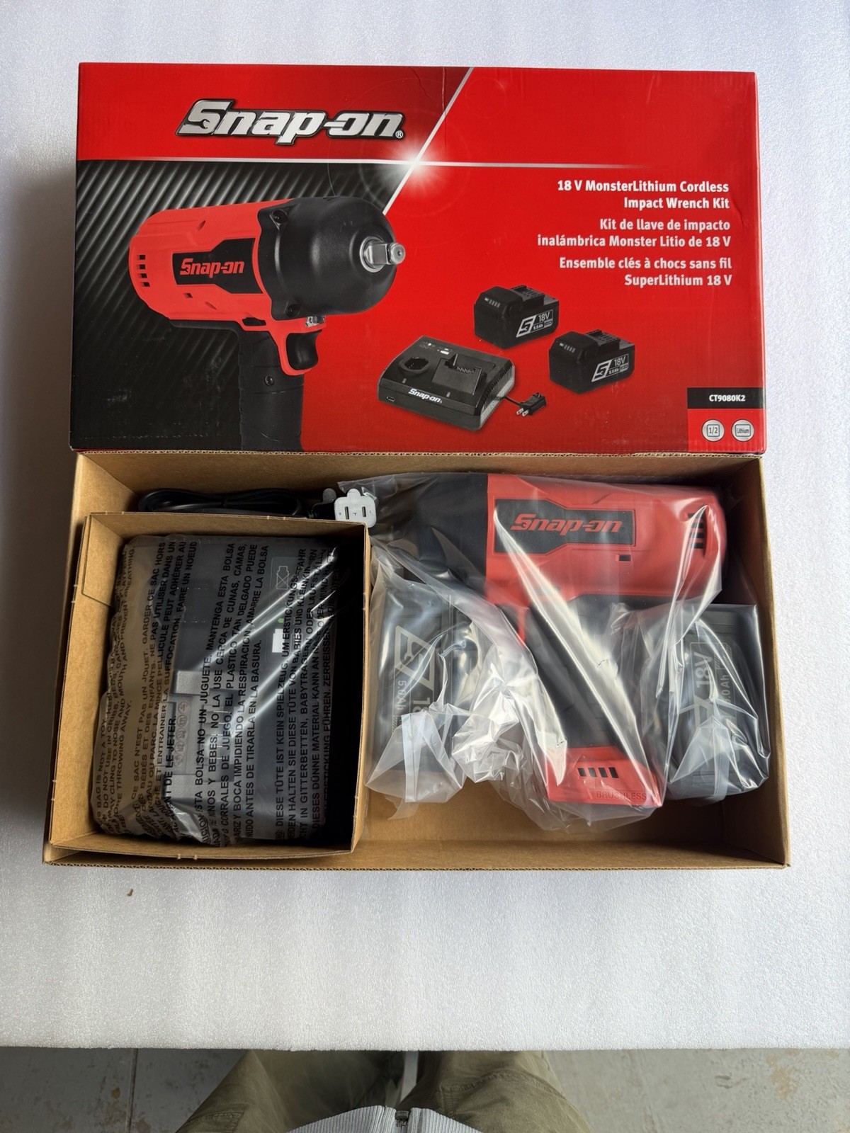 Snap-on CT9080K2 18 V 1/2" Drive MonsterLithium Cordless Impact Wrench Kit NEW