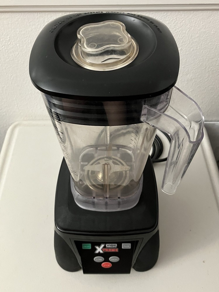 Waring MX1050XTX Xtreme High-Power Blender with 64 Oz Lightly Used