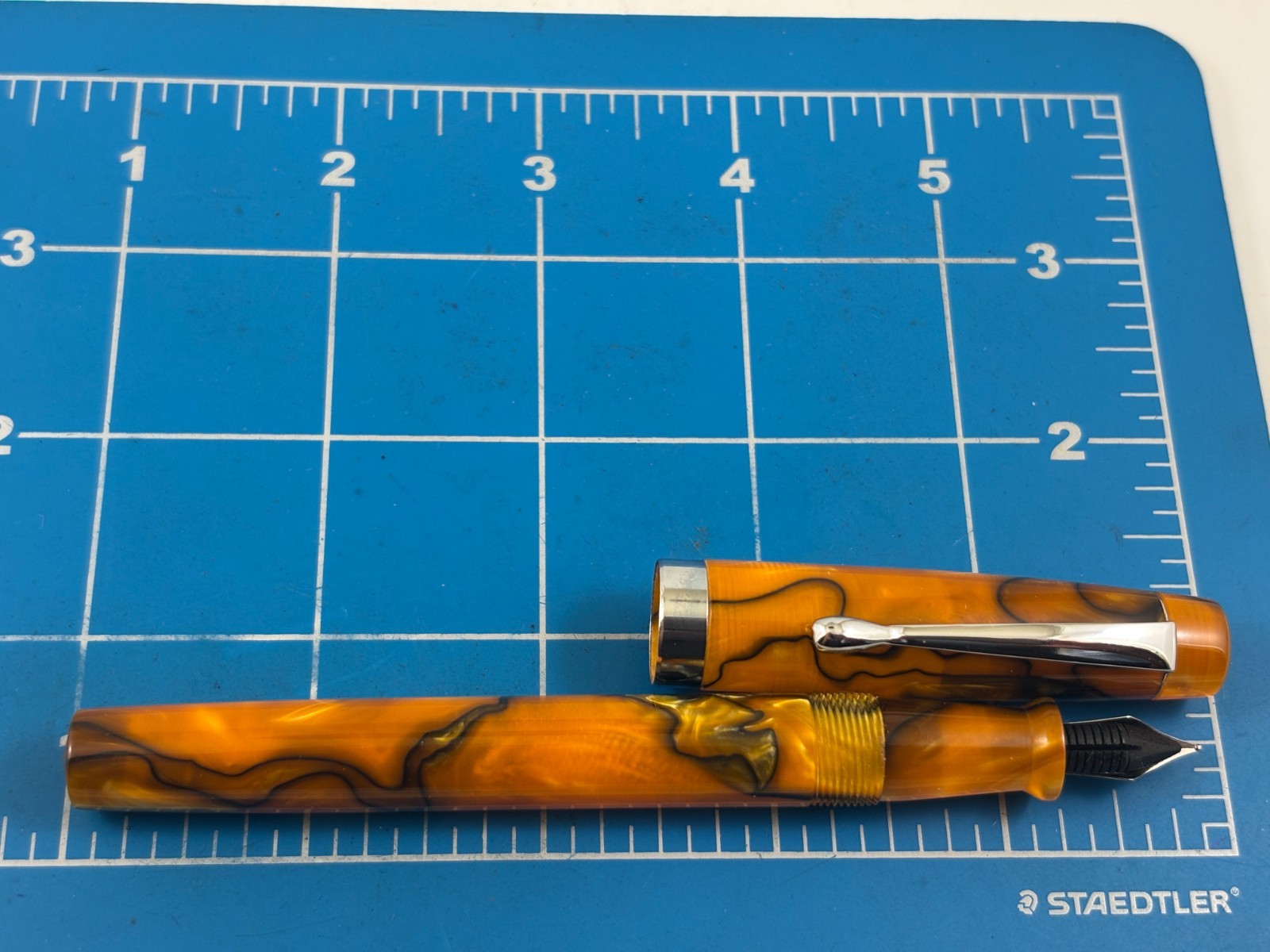 Judd's NEW Old Stock Beautiful Acrylic Fountain Pen w/FPR Flex Nib