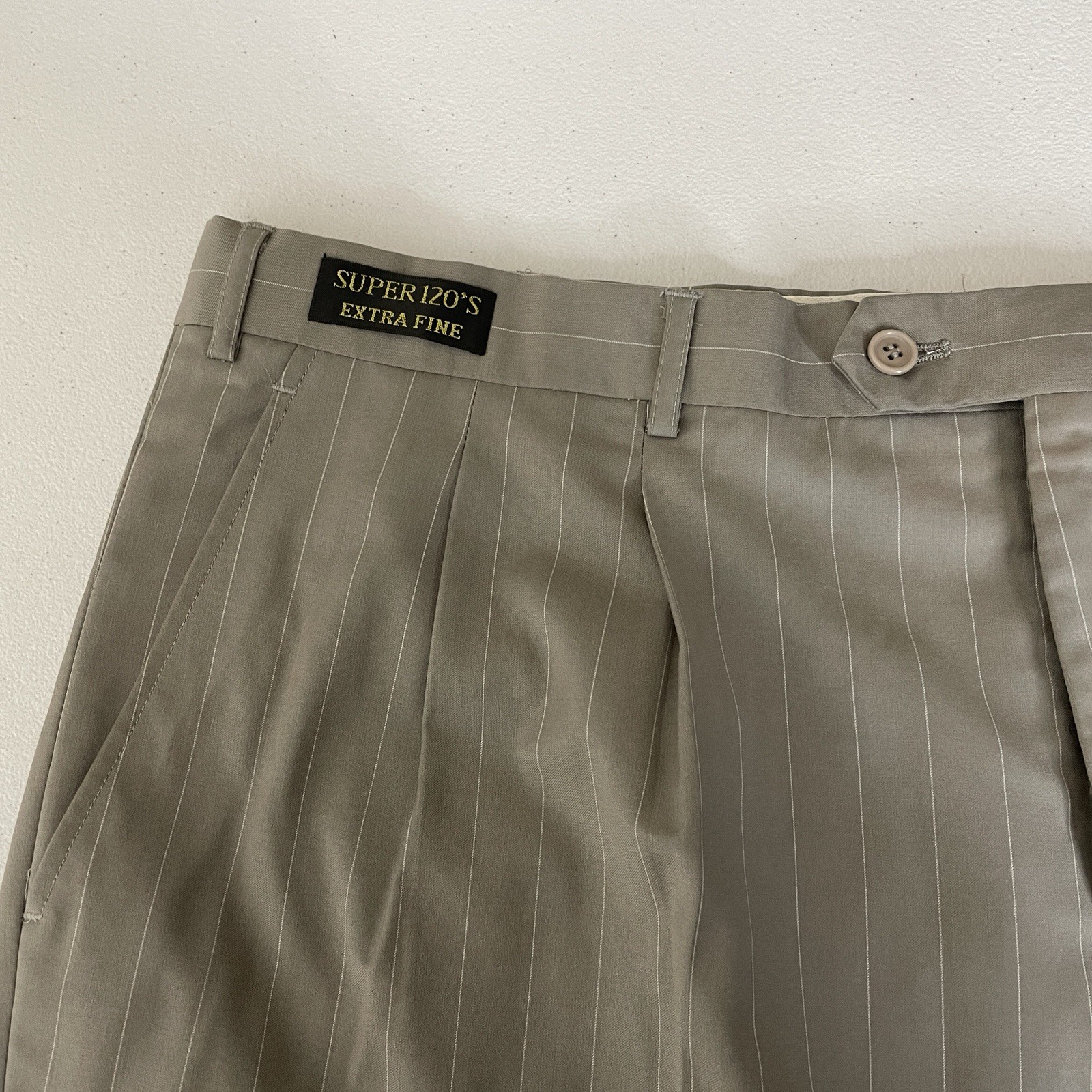 Giorgio Fiorelli Uomo 2 Piece Suit Mens 50L 42x29 Beige Striped Polyester Peak