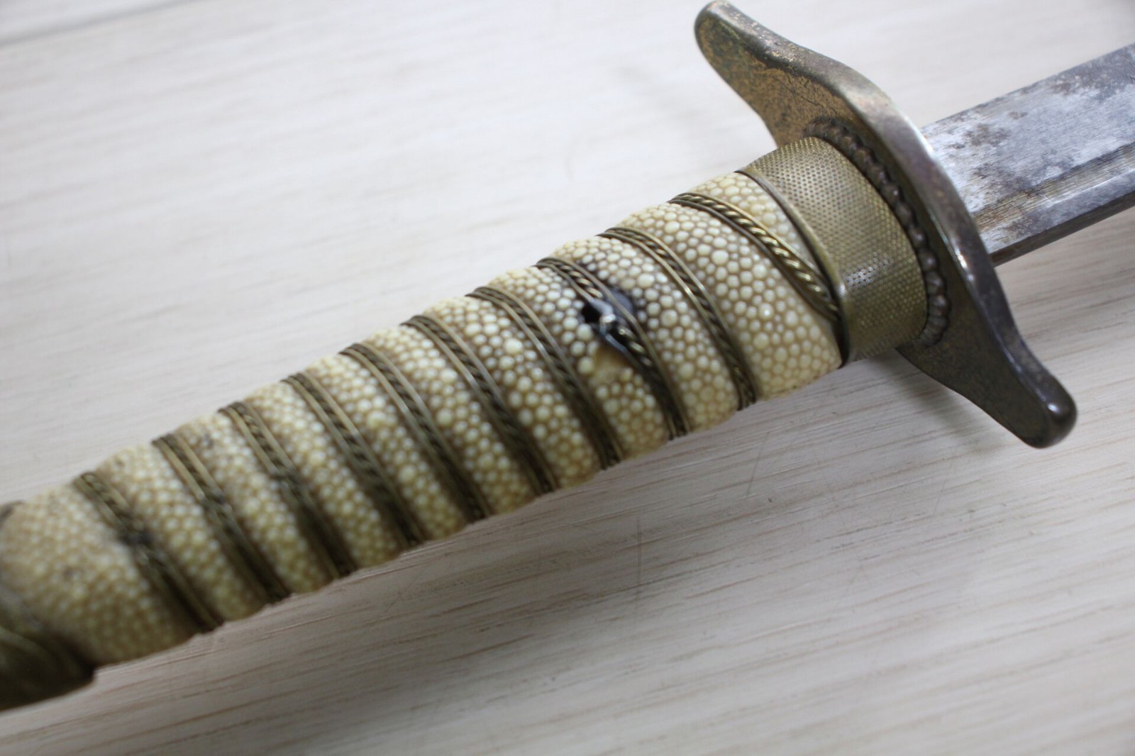 WWII Japanese Navy Dirk Mid War Brass Fittings Resin Handle 8" Blade J30