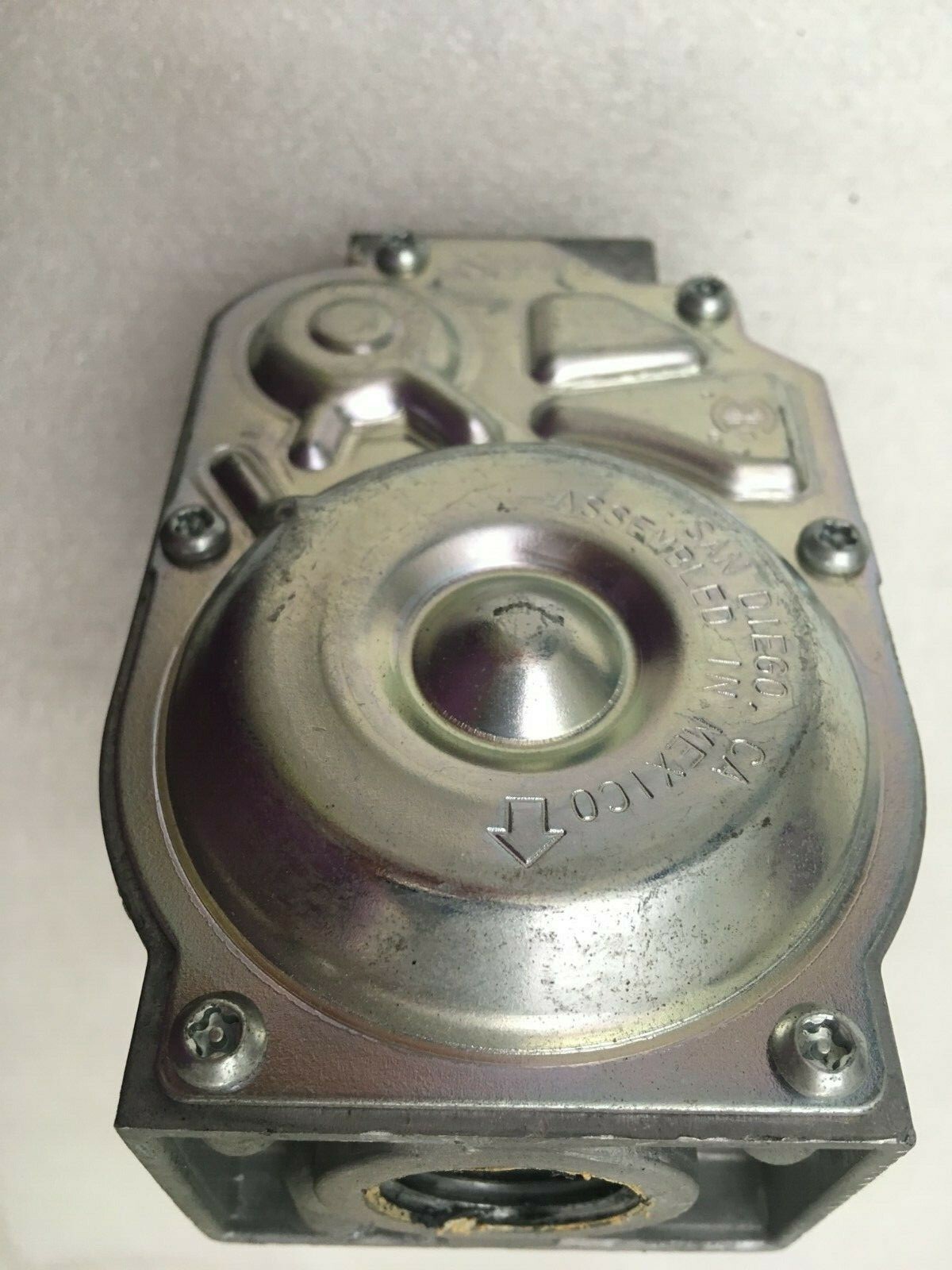 Honeywell VR8205S2395 Furnace Gas Valve 60-100394-02 used #G79