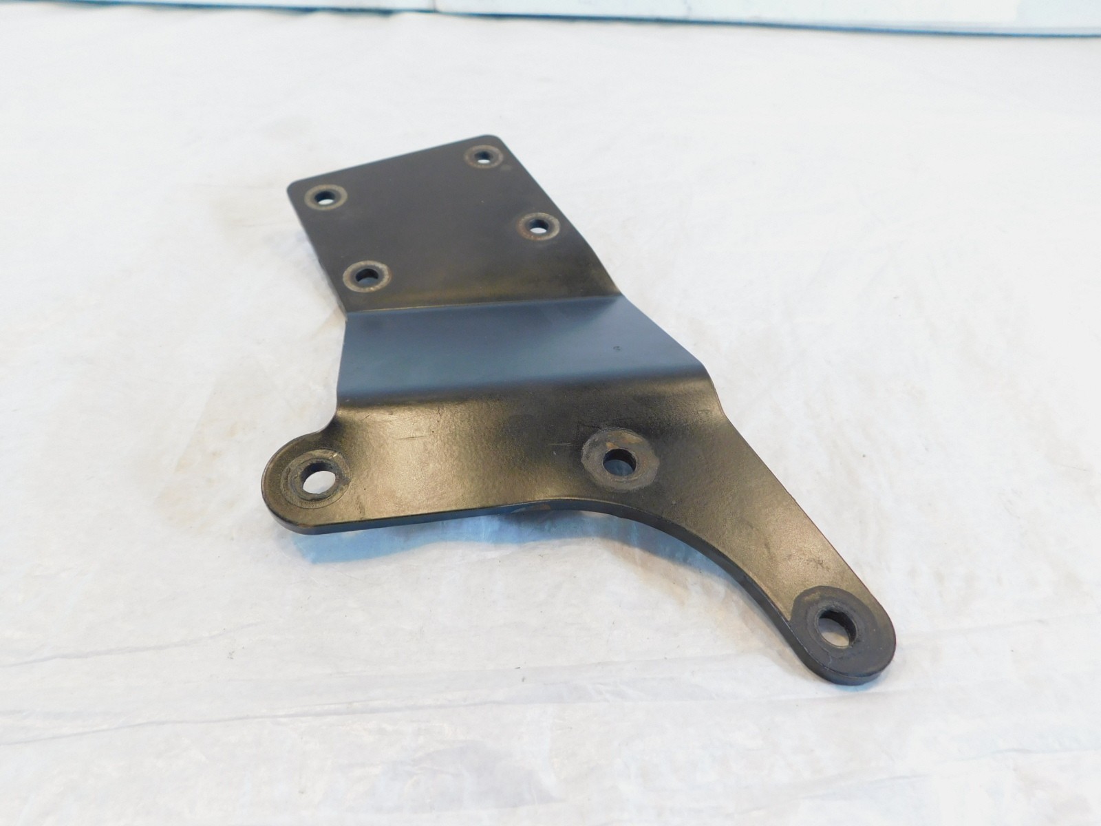 Harley Dyna Street Bob Black Vance Hines Big Shots Exhaust System Mount Bracket