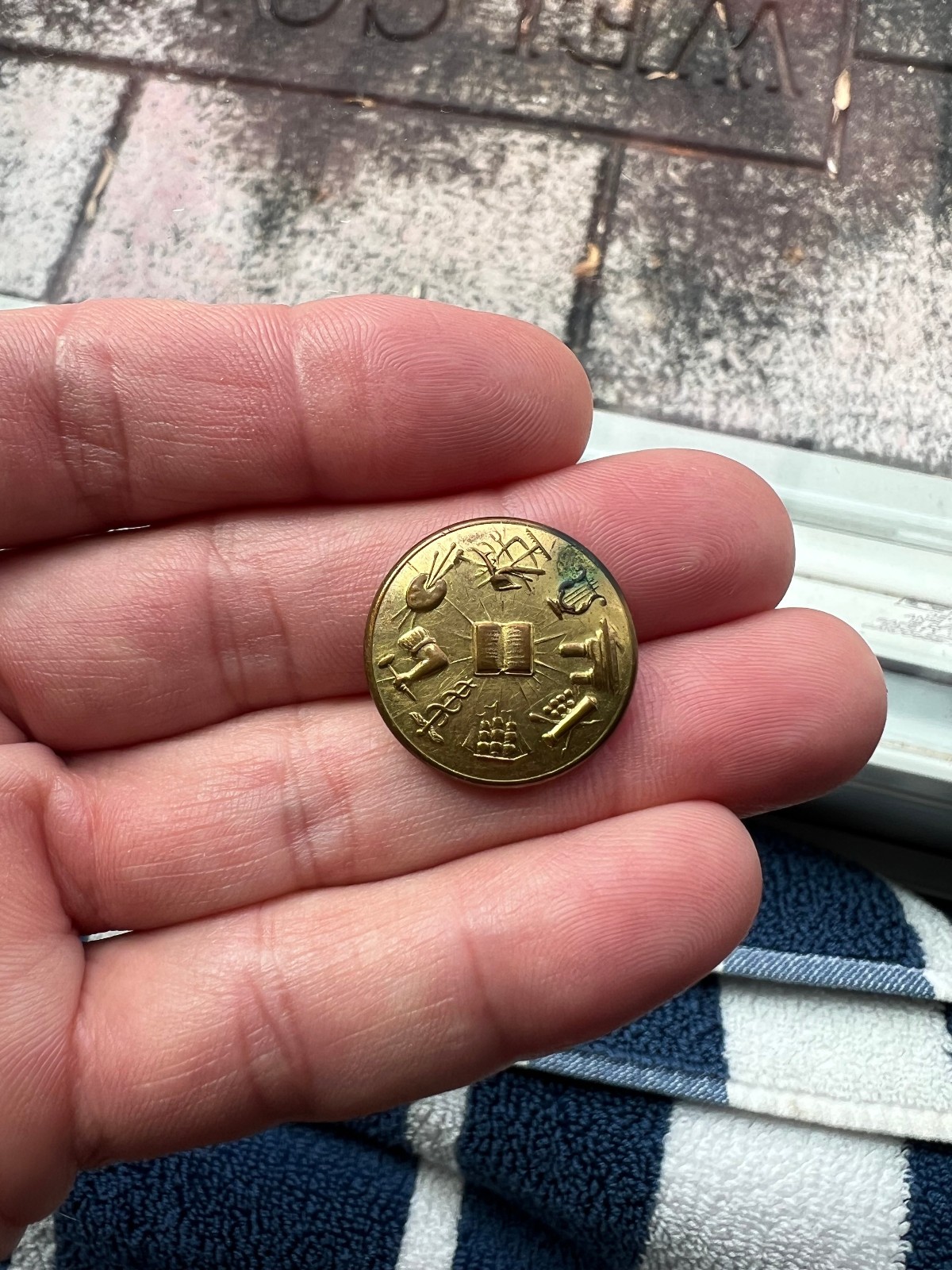 Civil War Connecticut Collegiate & Commercial Institute Coat Button RMDC Scovill