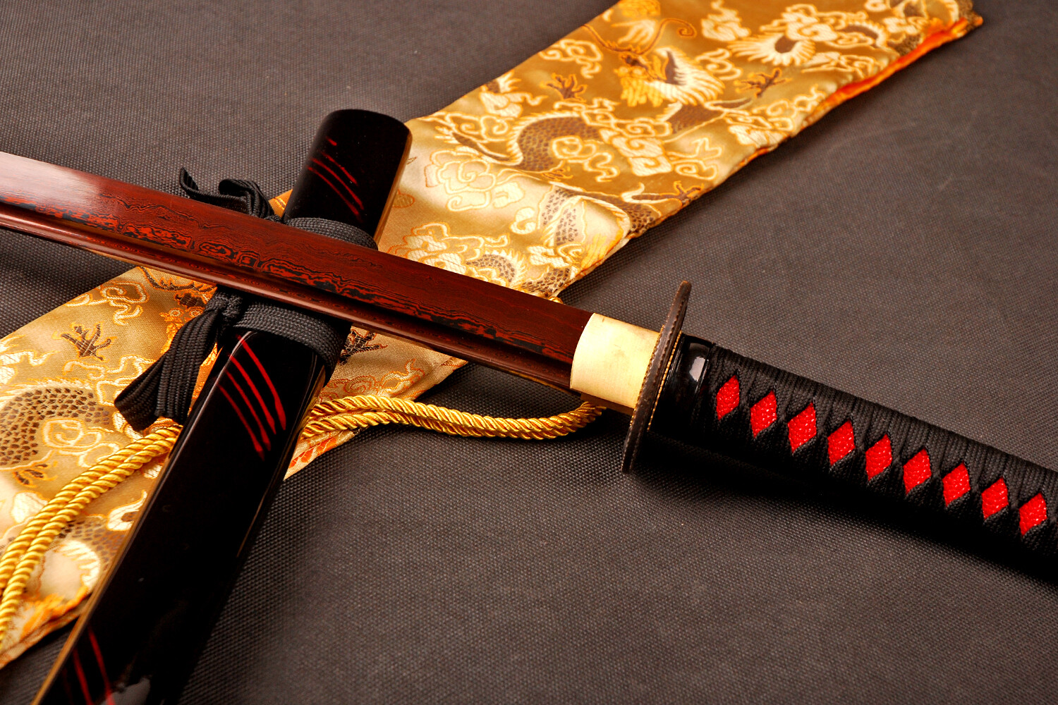 Blood Red Damascus Folded Steel Katana Battle Ready Japanese Samurai Sharp Sword