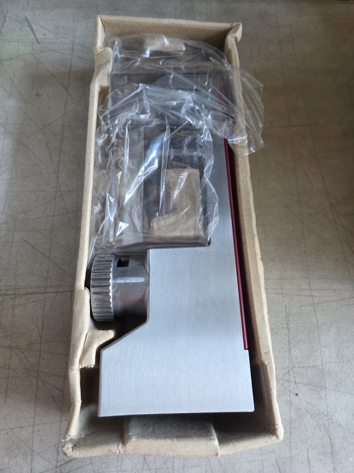 Brand New Victorio Kitchen Crop VKP1024 Deluxe Grain Mill Hand Crank