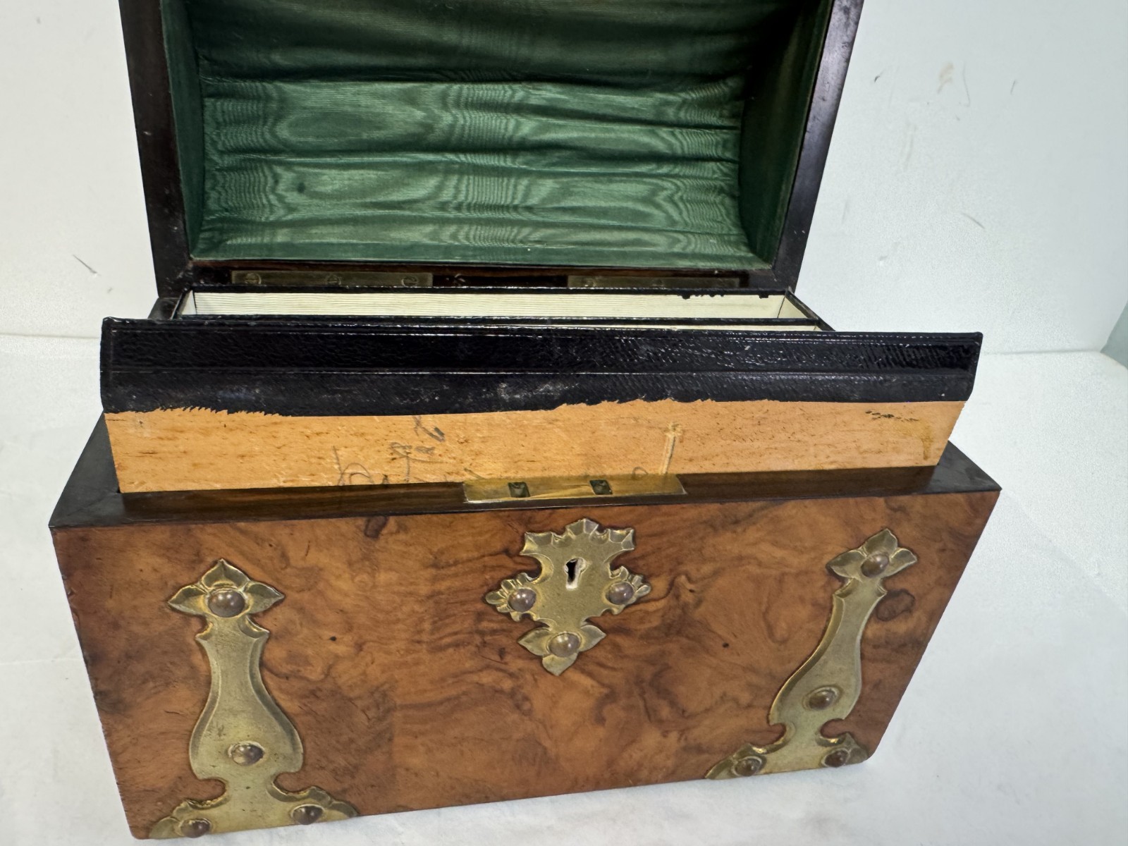 U28306 Antique VICTORIAN Burled Walnut Letter Stationary Box wBrass Gem G2U