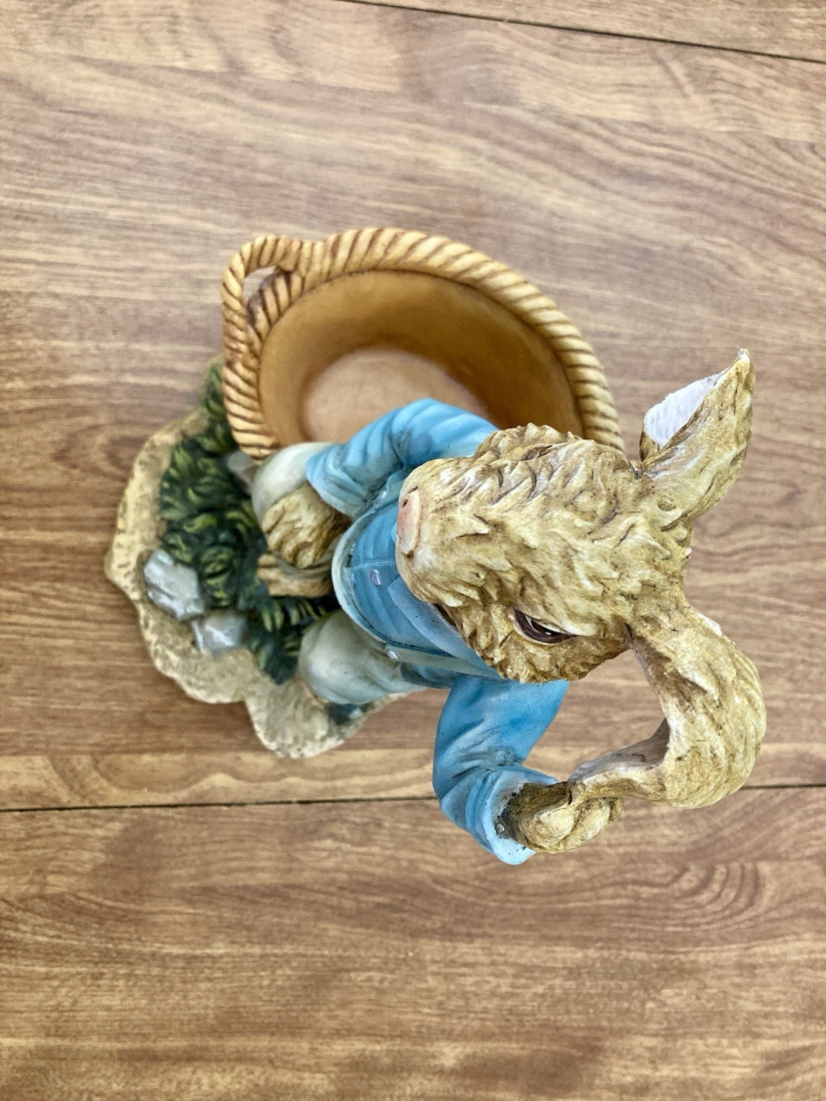 Chrisdon Rabbit Figurine Resin Basket