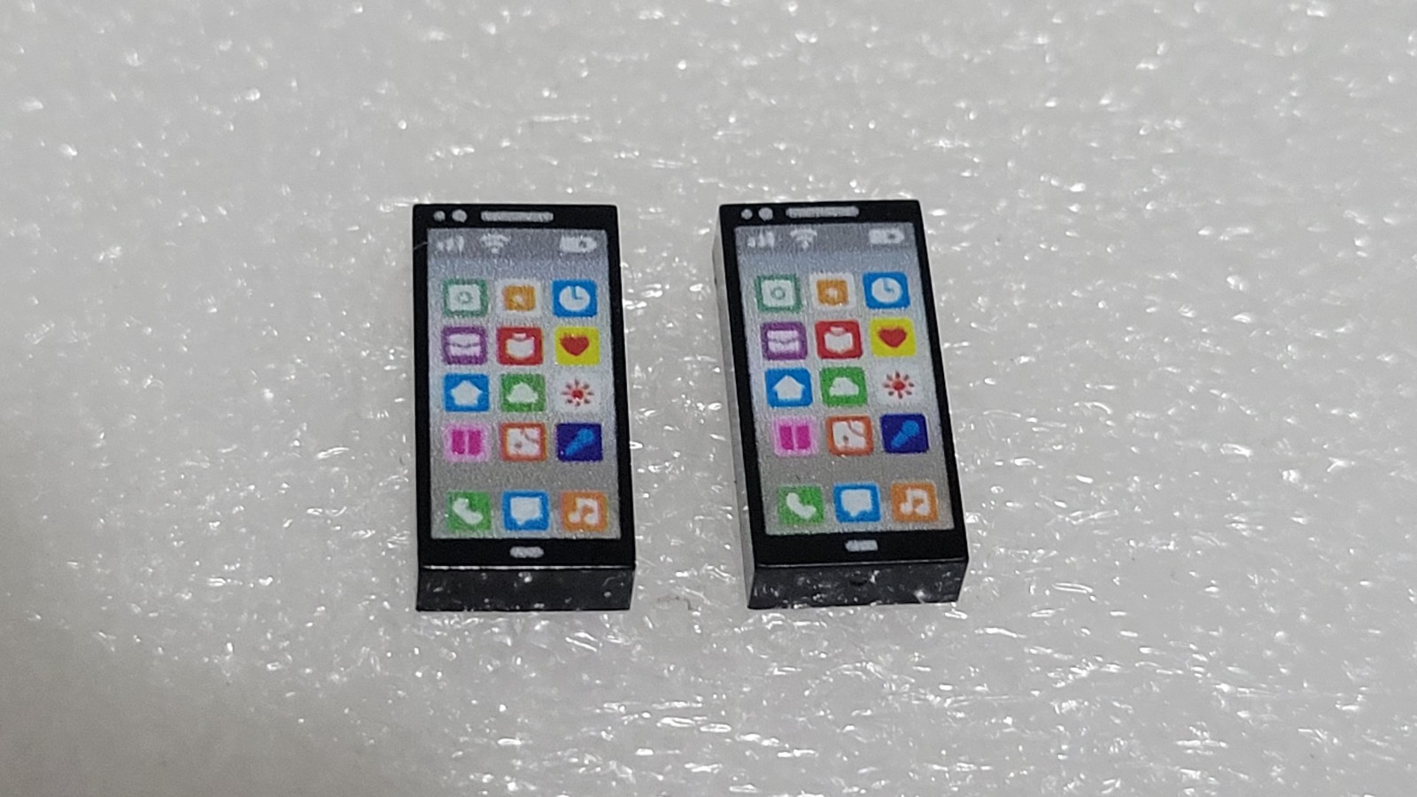 Printed Tiles Accessories - Minifigure Cellphone, TV, Eyes, $$ Signs and Heart