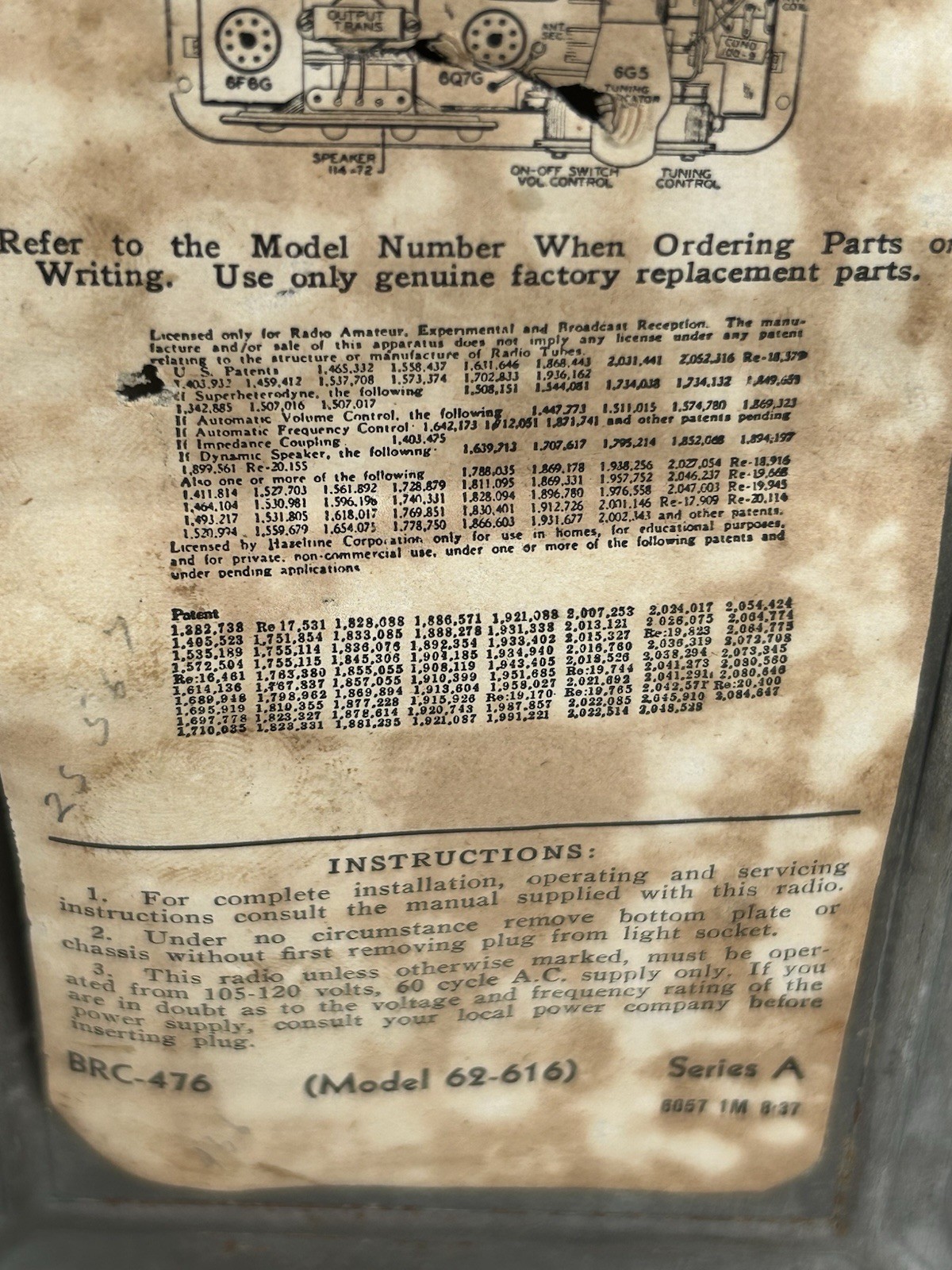 Vintage Wards Airline Radio Model 62-616 Powers On