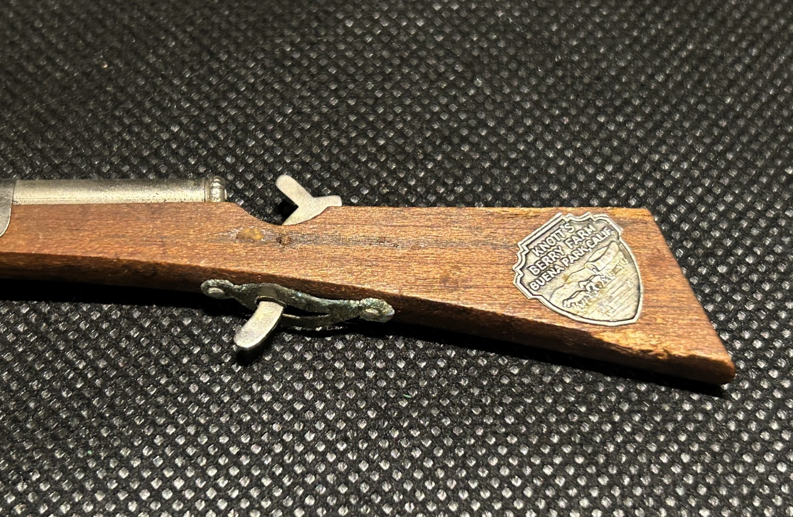 Vintage~Knott's Berry Farm Souvenir Cowboy Rifle Toy~Retractable Mechanism~Works