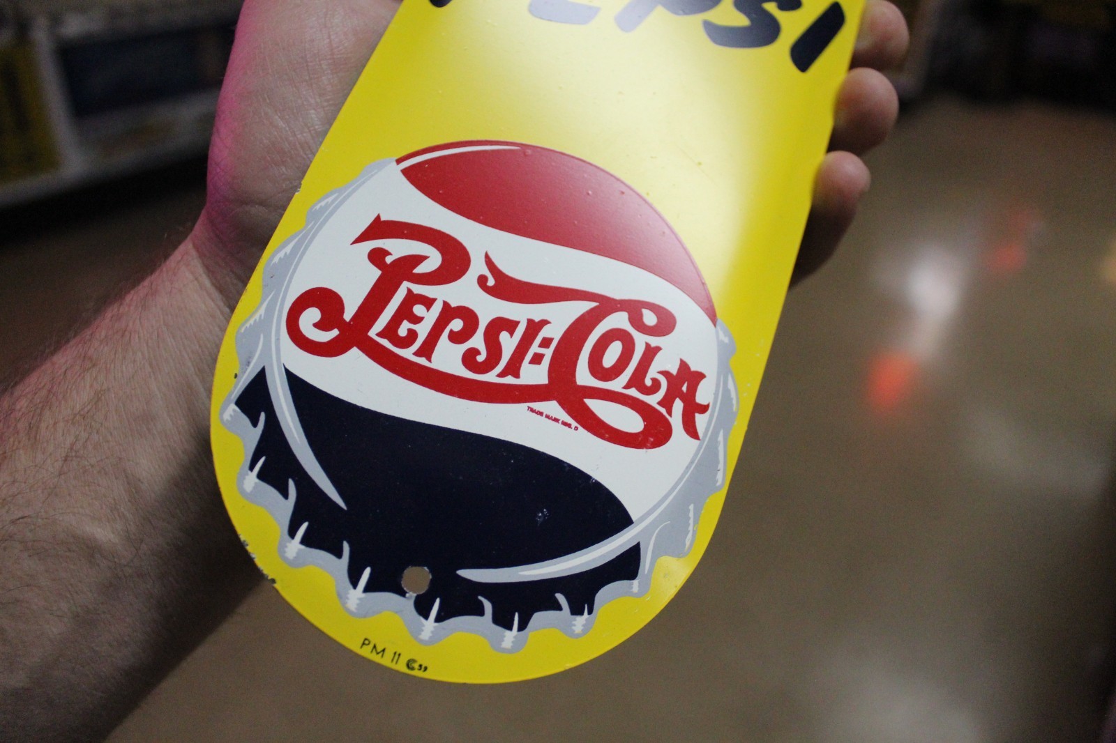 RARE 1950s PICK A PEPSI COLA STAMPED PAINTED METAL DOOR SIGN BOTTLE CAP DOUBLE