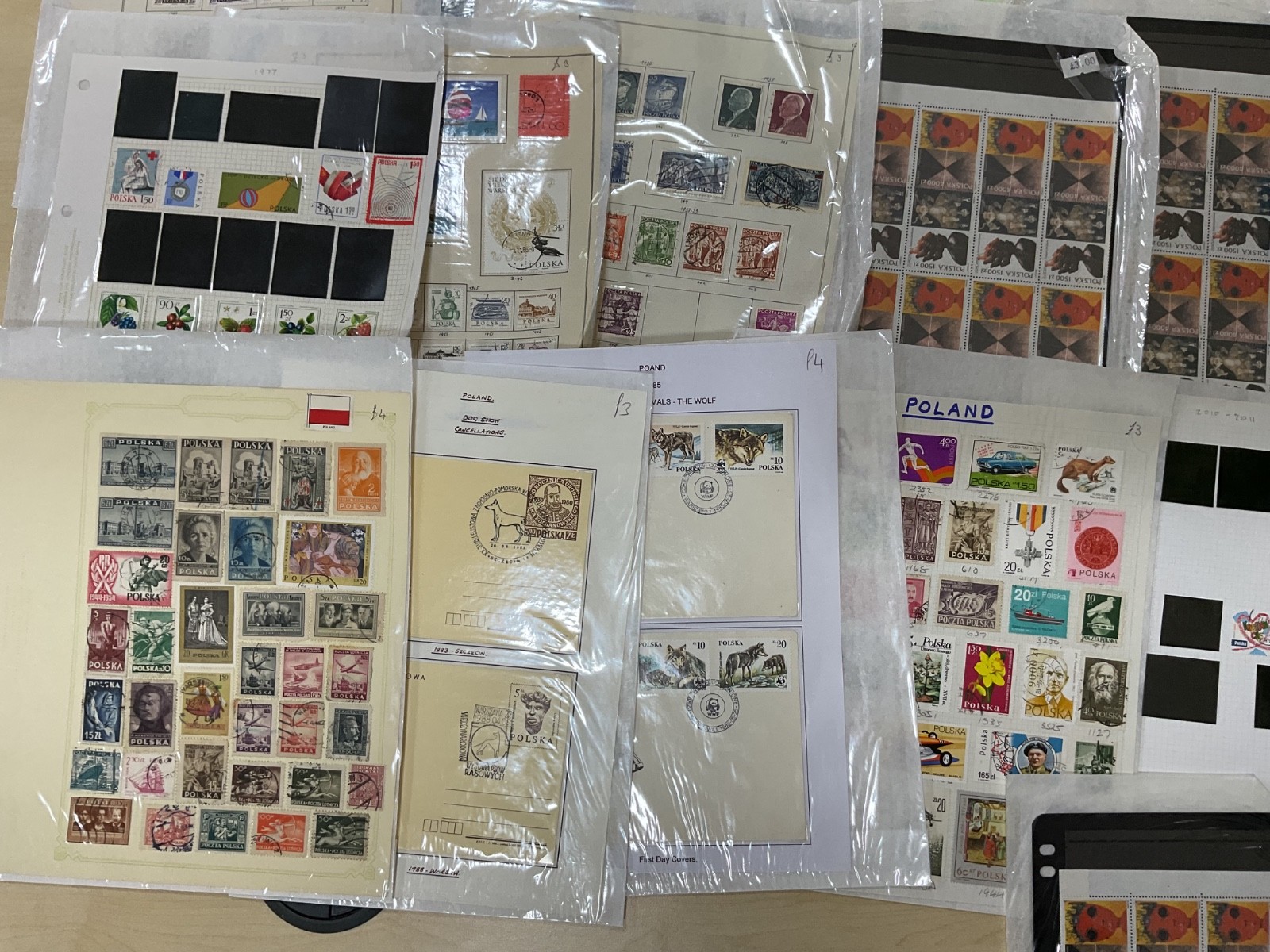 Poland stamps. Ex dealer leaves. Mint/Used. Vintage to modern. 1.8kg G101