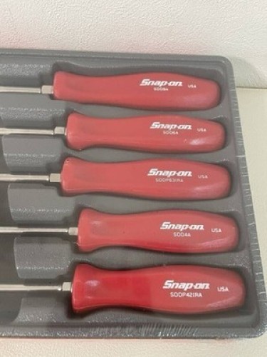 Snap On Screwdriver Set, Combination 7 Pcs. RED HARD HANDLES SDDX70AR NEW