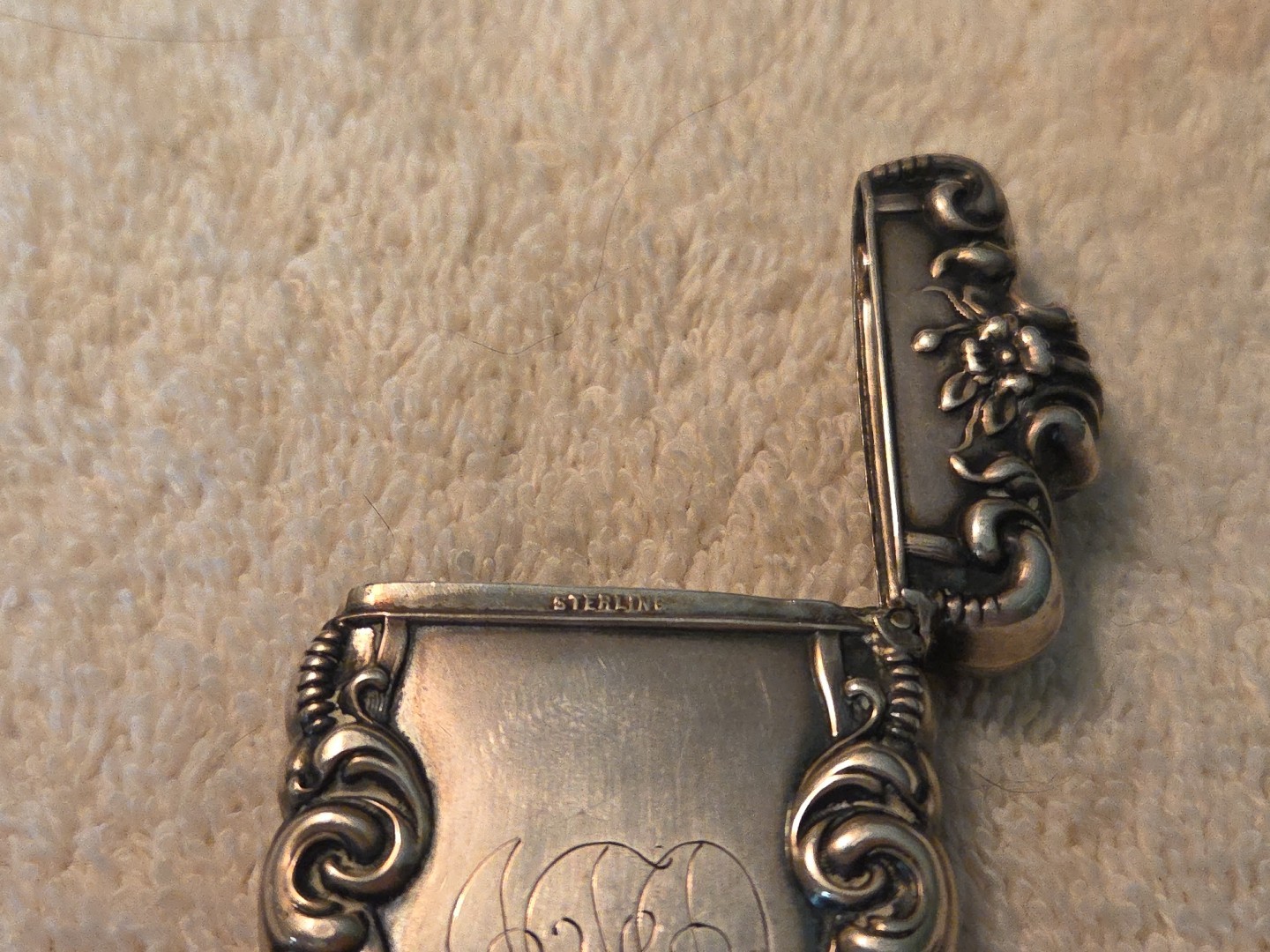 Art Nouveau sterling silver ornate MATCH SAFE VESTA CASE Lion/Gargoyle Head