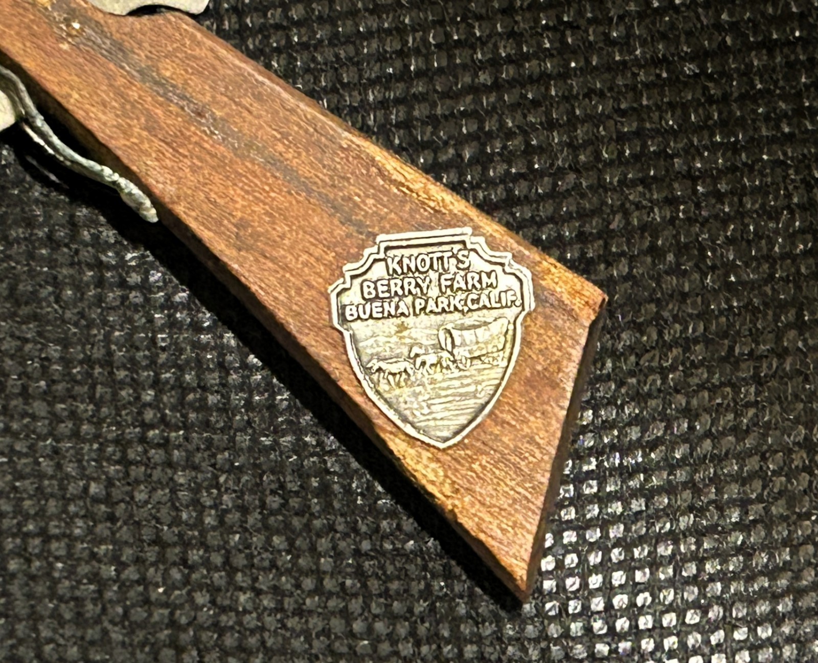 Vintage~Knott's Berry Farm Souvenir Cowboy Rifle Toy~Retractable Mechanism~Works