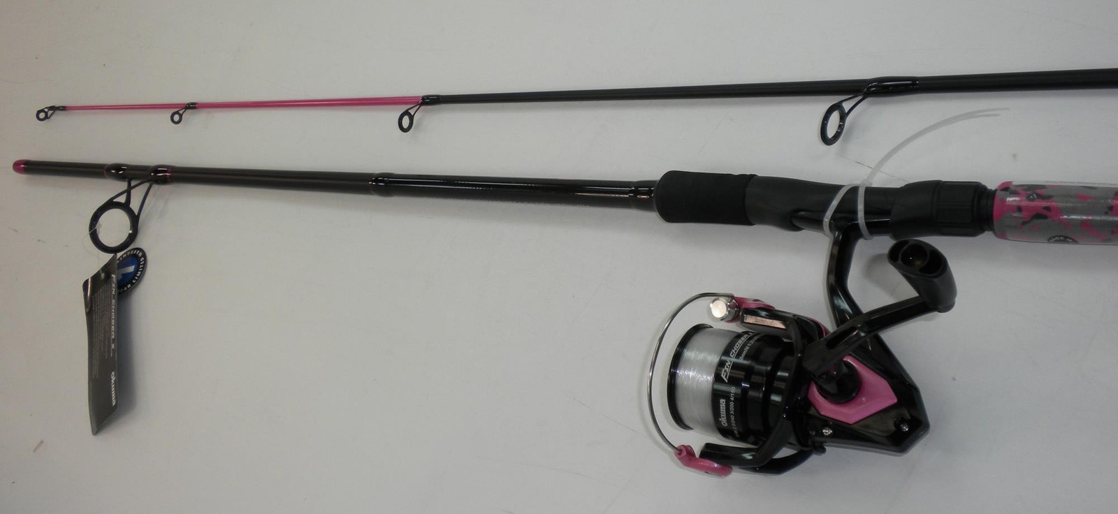 Okuma FNX702MH40PK Fin Chaser X Spinning Rod Reel Combo 7 ft MH 2 pc Pink