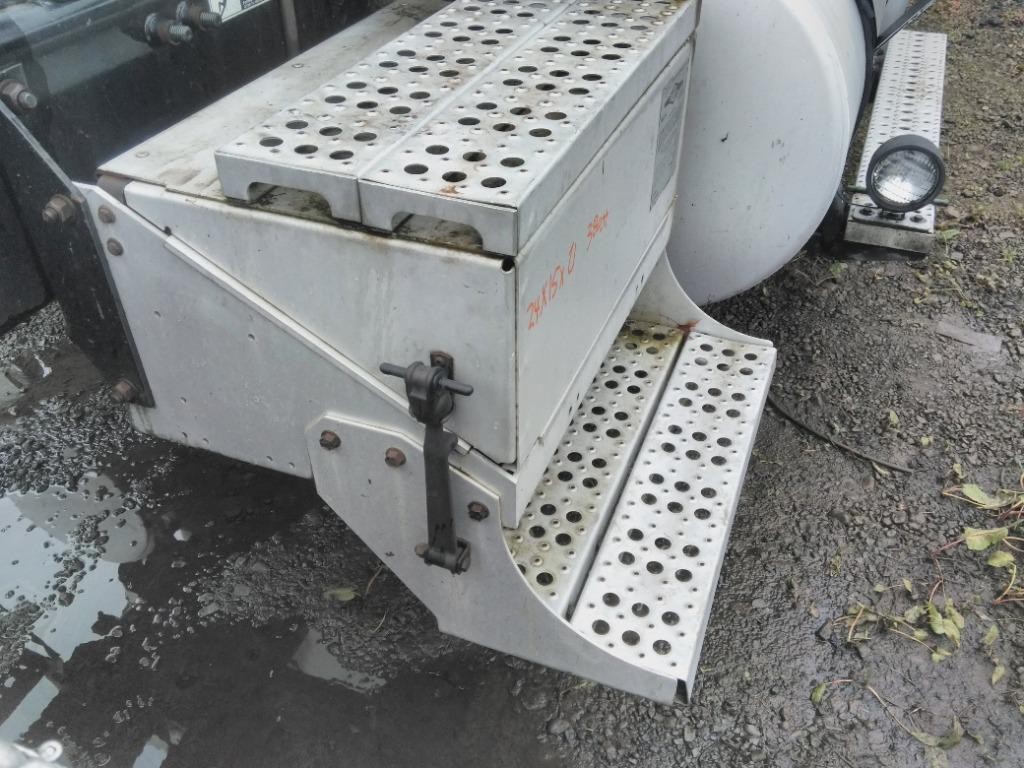 Replaces 2005 FREIGHTLINER COLUMBIA 120 BATTERY BOX 3907762