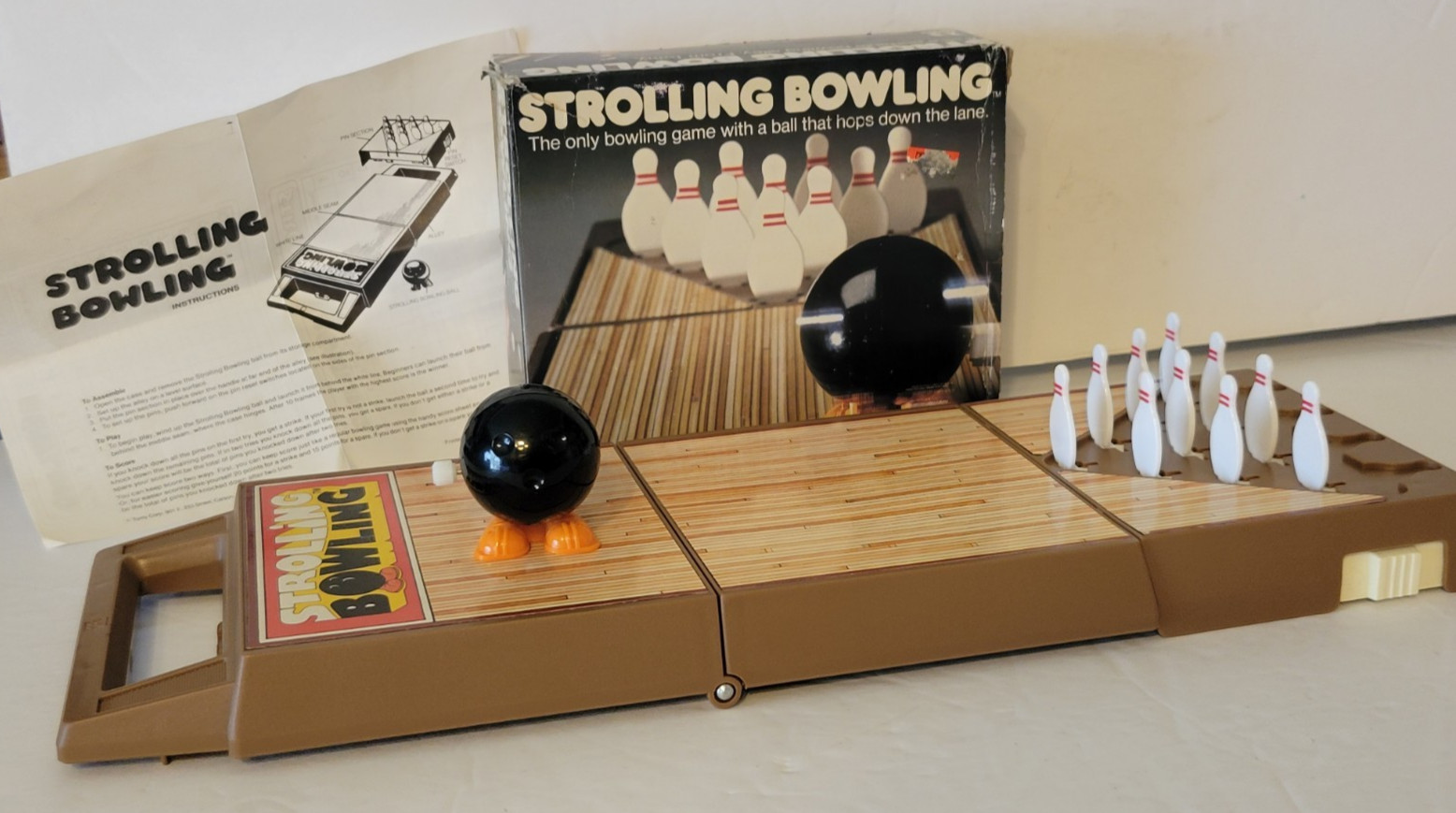 VINTAGE 1980s TOMY WIND UP STROLLING BOWLING GAME WITH BOX WORKING