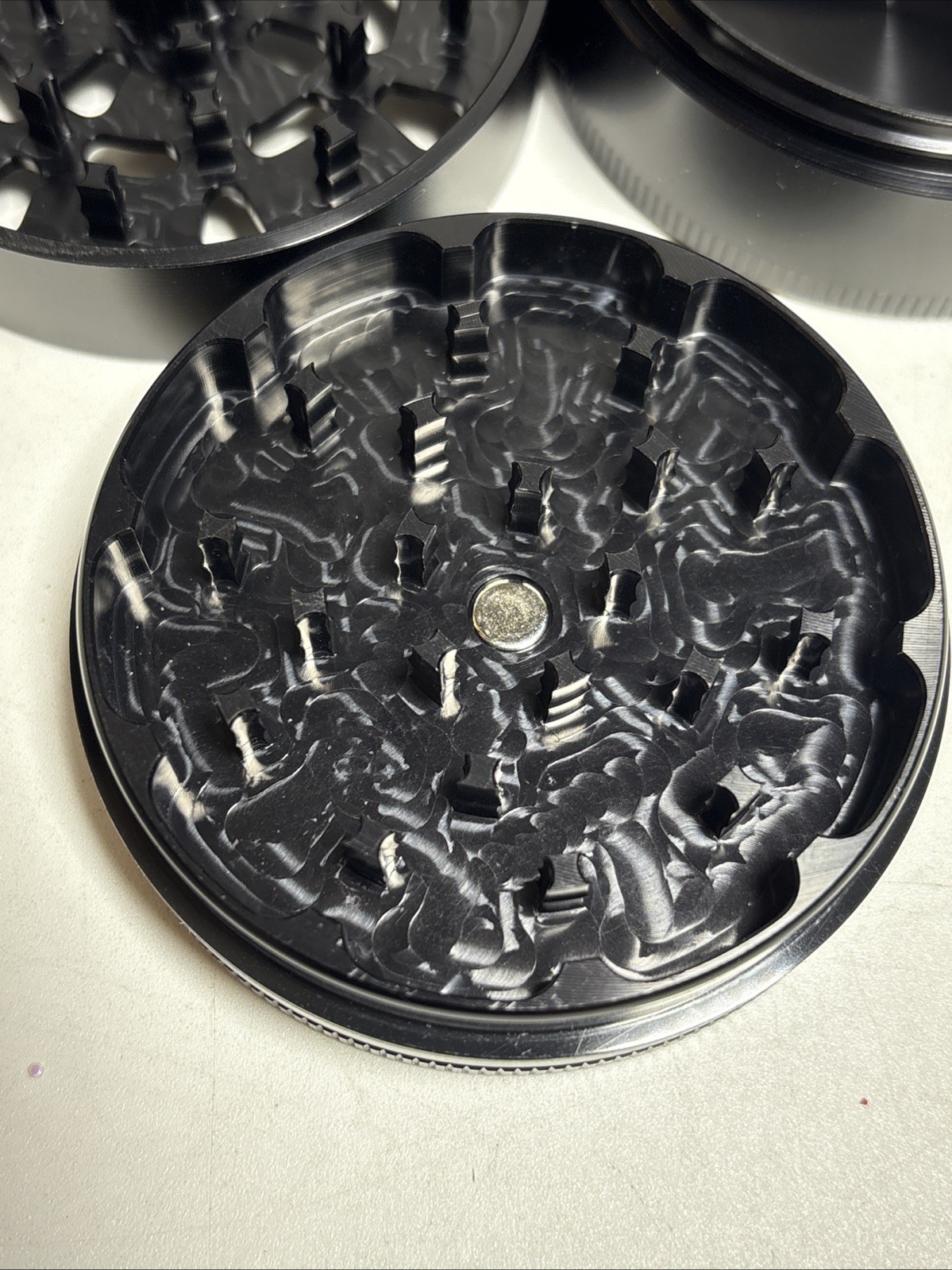 Santa Cruz Shredder x Zushi 3-Piece Large Grinder – 2.75" – The Ten Co Collab A