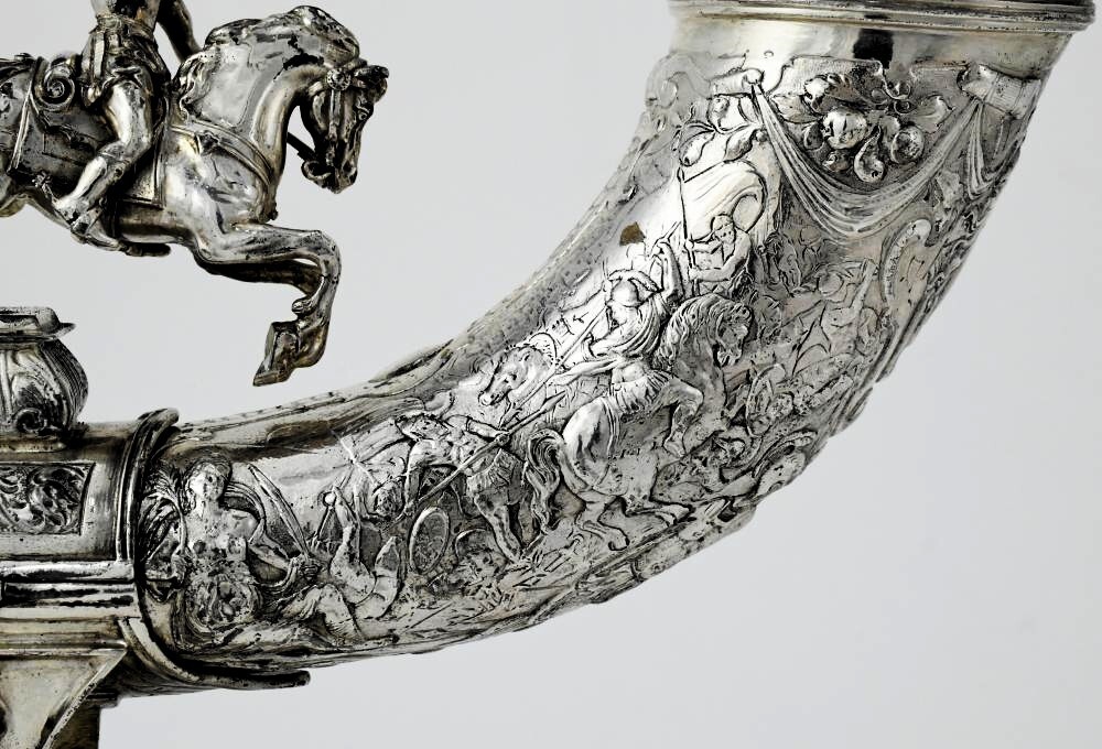 X LARGE FIGURAL GERMAN HANAU SILVER CORNUCOPIA DRINKING HORN SILVER TANKARD 1920